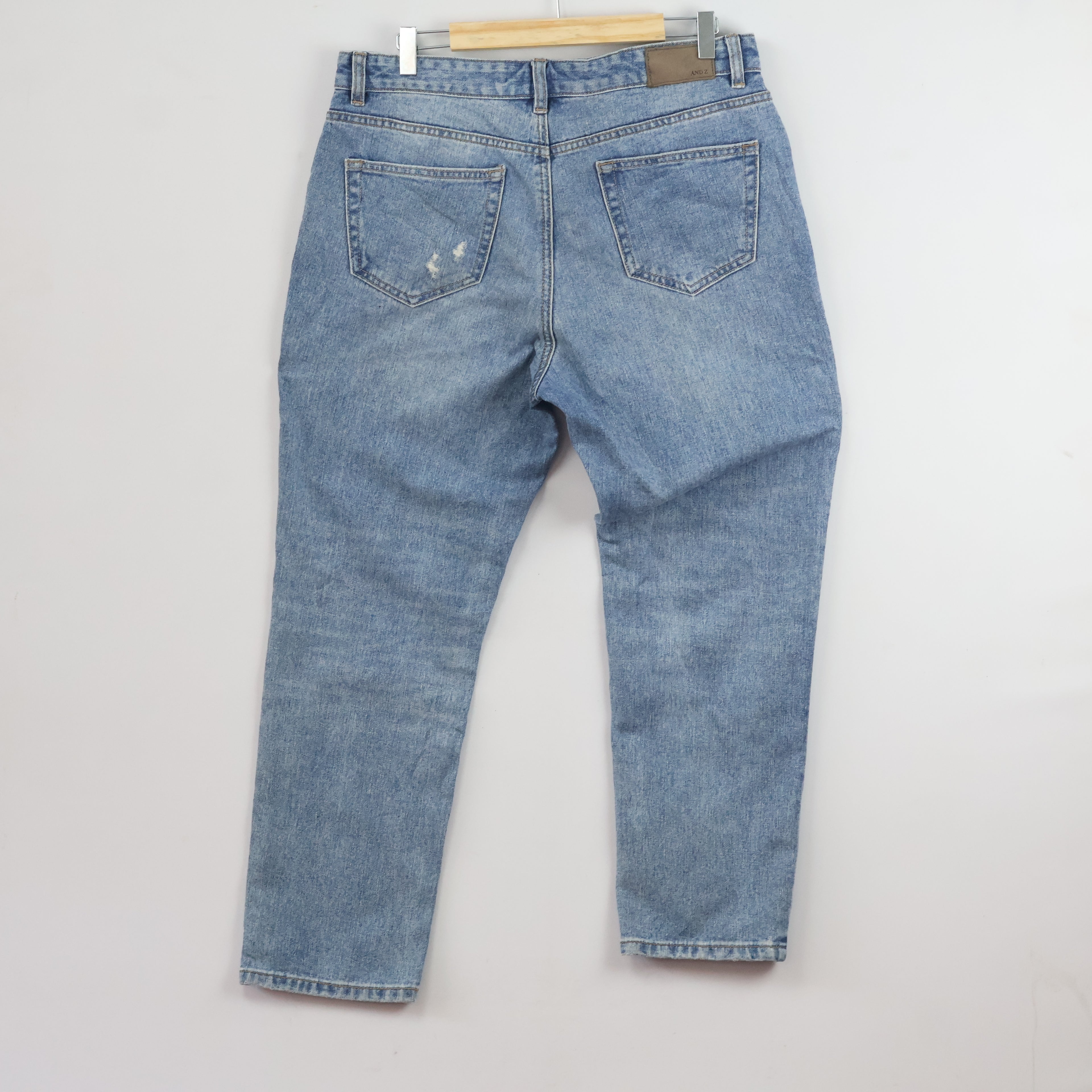 AND Z Women's Light Wash Distressed Denim Jeans 34 waist/ J1072