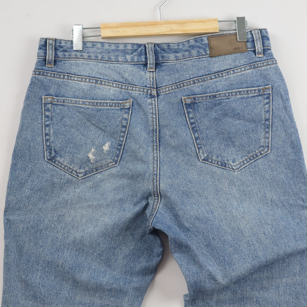 AND Z Women's Light Wash Distressed Denim Jeans 34 waist/ J1072
