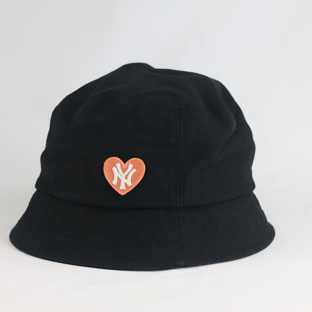 Thrifted MLB NY Yankees Black Heart Embroidered Bucket Hat (Size 58–59 cm)