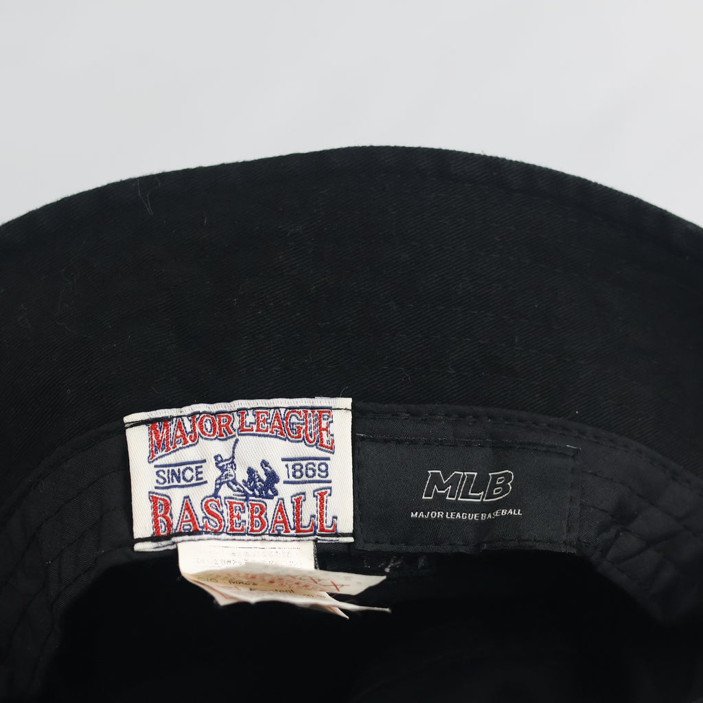 Thrifted MLB NY Yankees Black Heart Embroidered Bucket Hat (Size 58–59 cm)