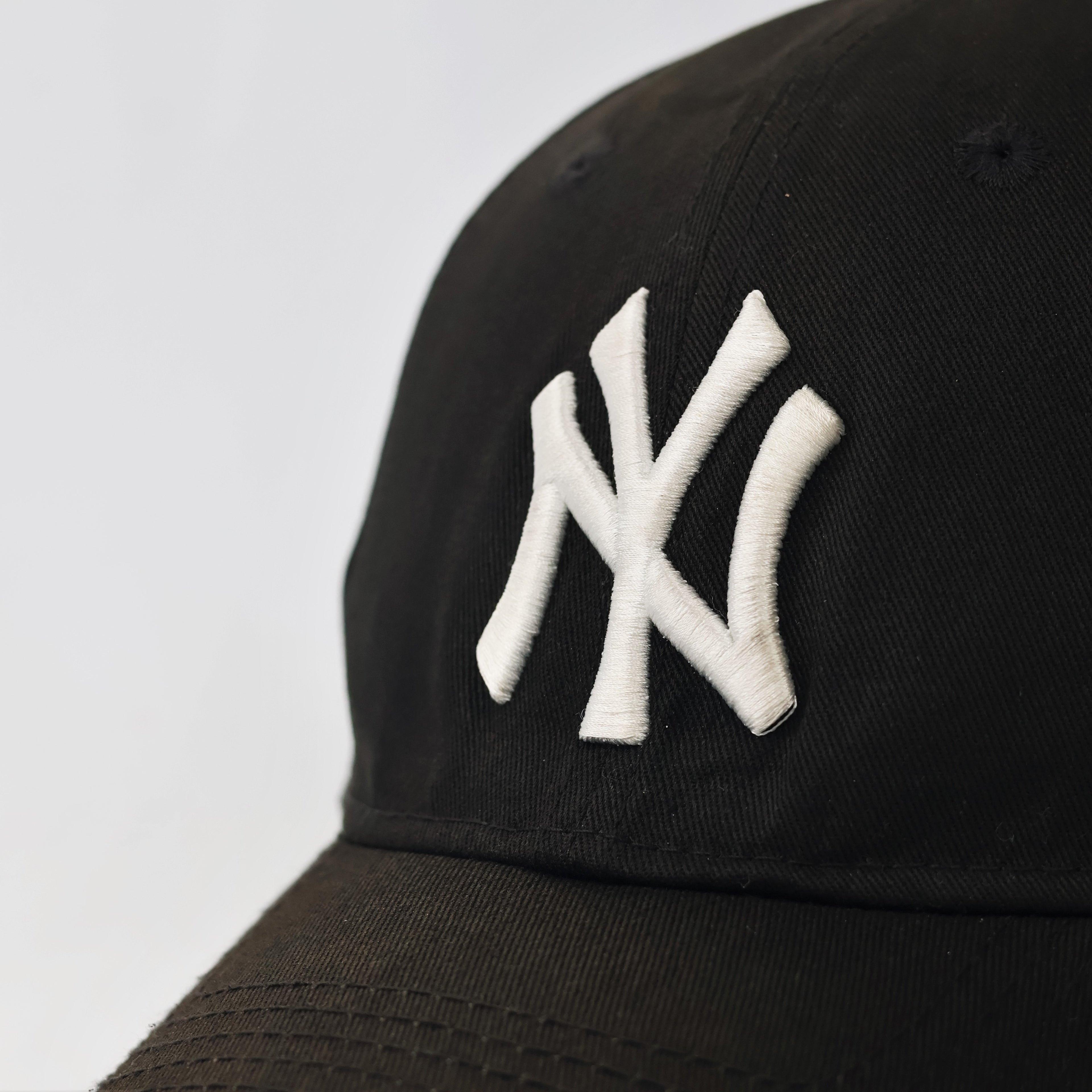 New Era 9FORTY New York Yankees Adjustable Thrifted Cap - Black & White