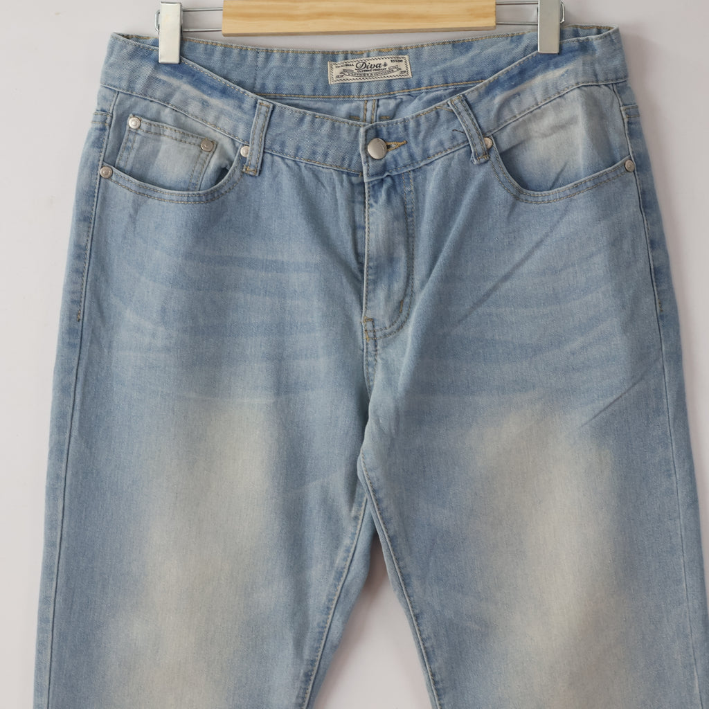 Thrifted Men's Diva Jean Comfort Fit Light Blue Denim Waist: 32/ J1077