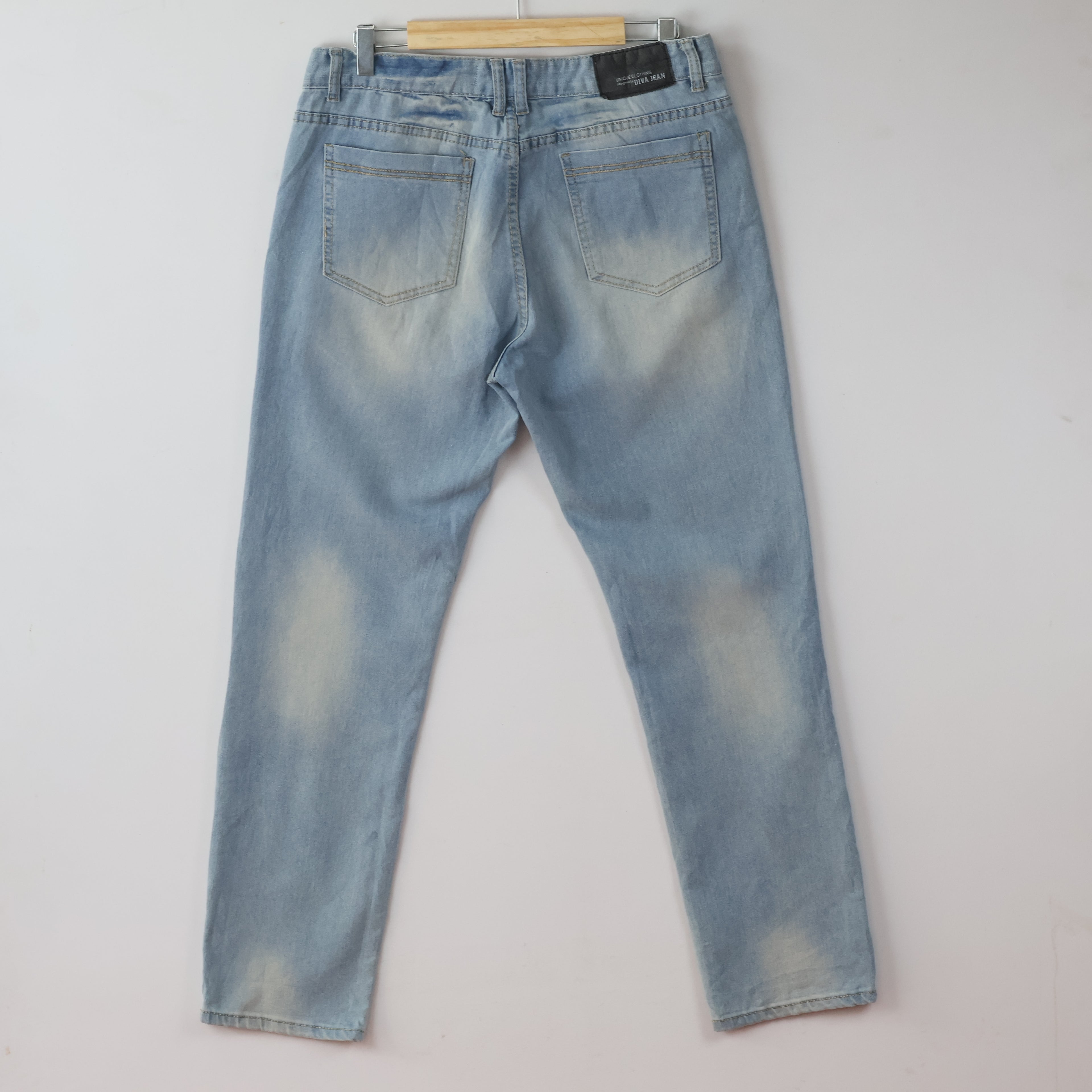Thrifted Men's Diva Jean Comfort Fit Light Blue Denim Waist: 32/ J1077