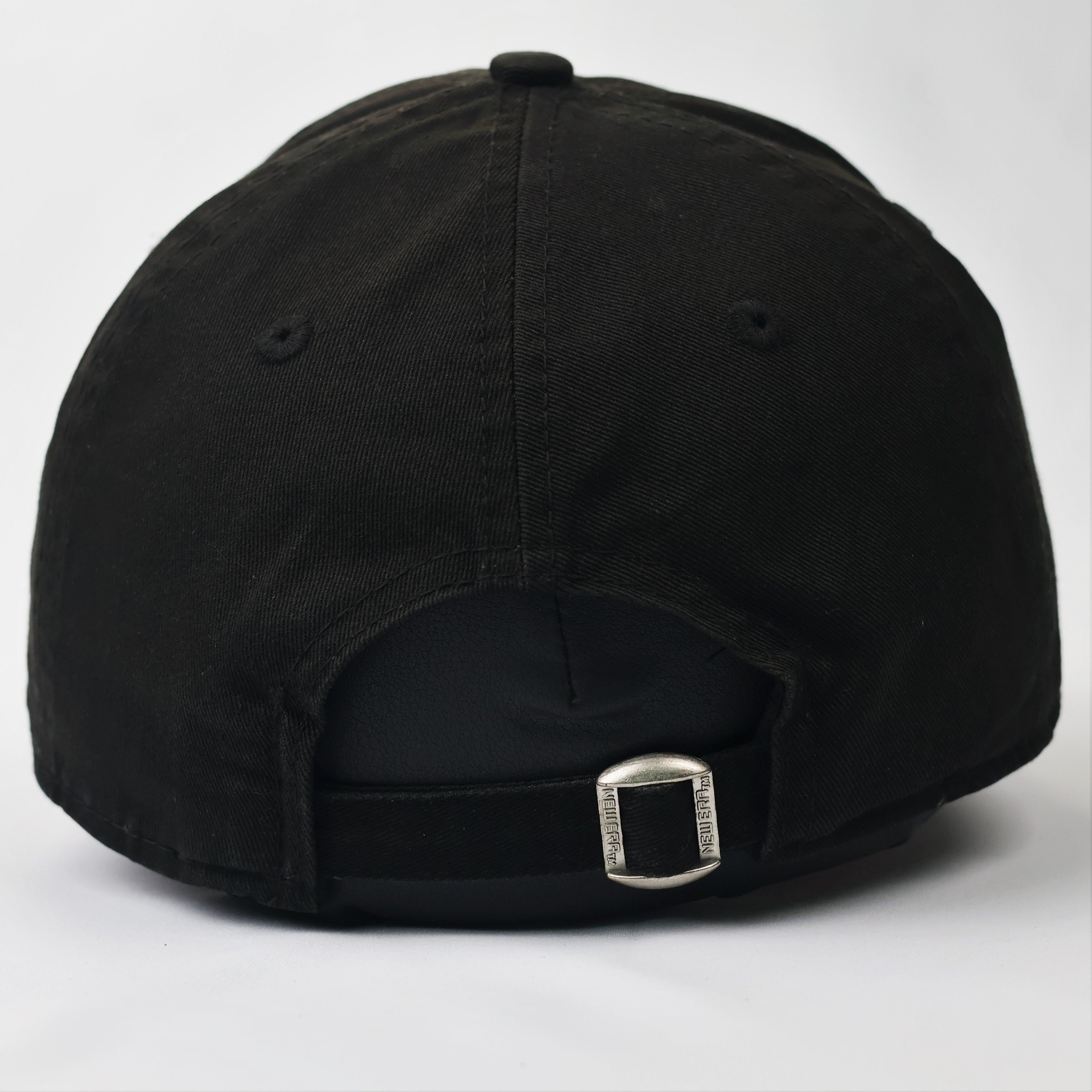 New Era 9FORTY New York Yankees Adjustable Thrifted Cap - Black & White