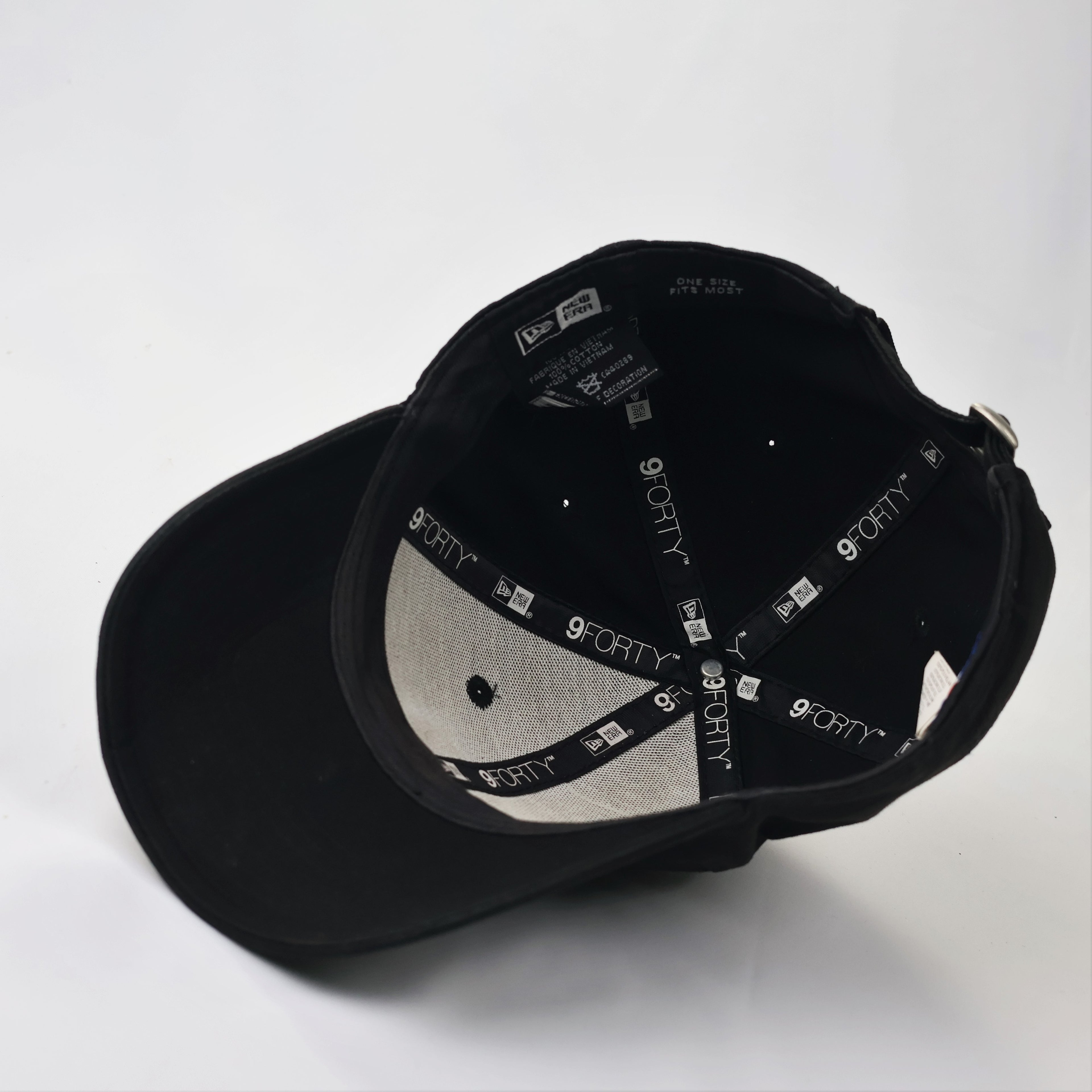New Era 9FORTY New York Yankees Adjustable Thrifted Cap - Black & White