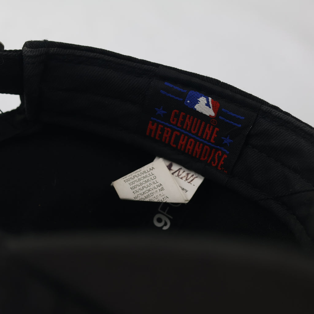 New Era 9FORTY New York Yankees Adjustable Thrifted Cap - Black & White