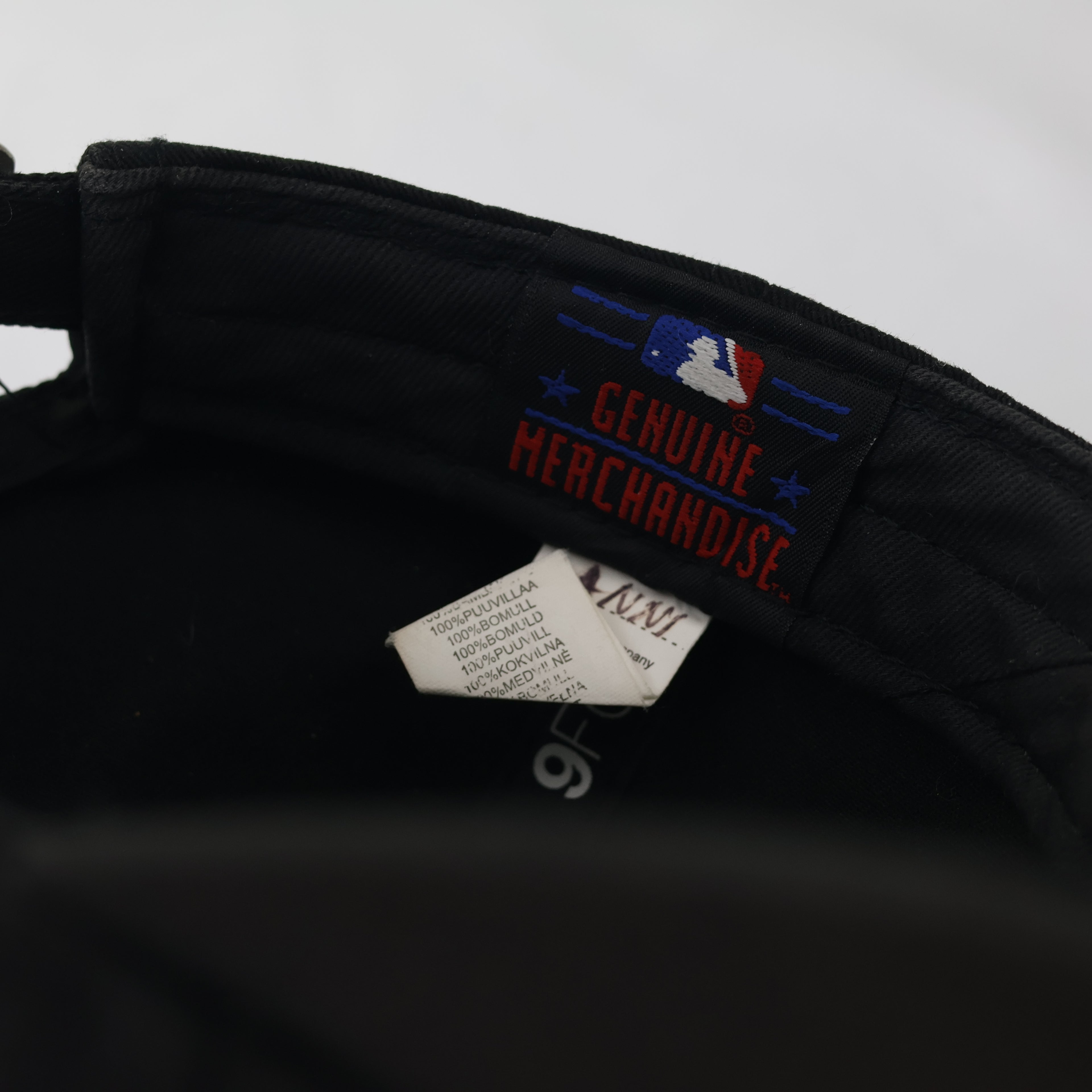 New Era 9FORTY New York Yankees Adjustable Thrifted Cap - Black & White