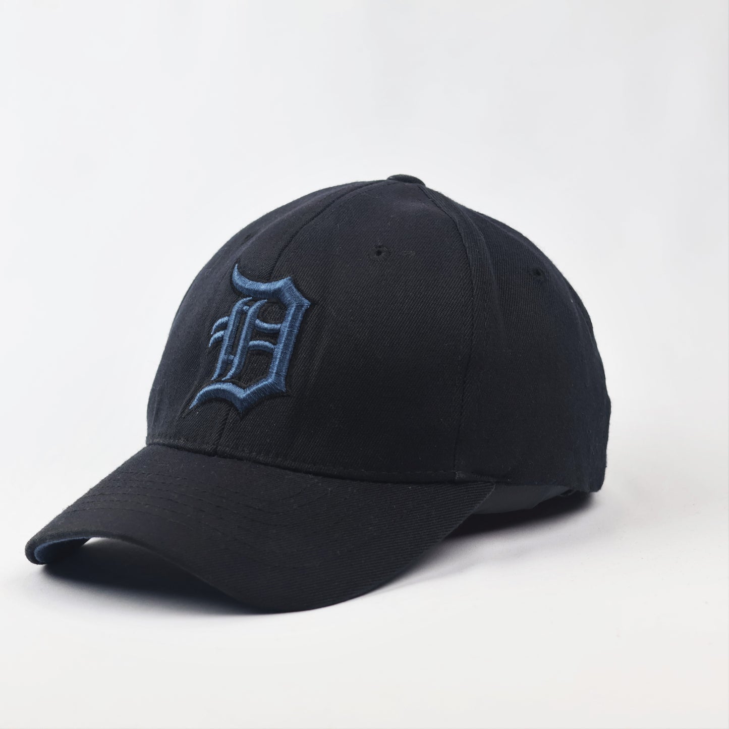 Men's Detroit Tigers from New Era Black MLB Thrifted Cap - Authentic Fitted S-M Size