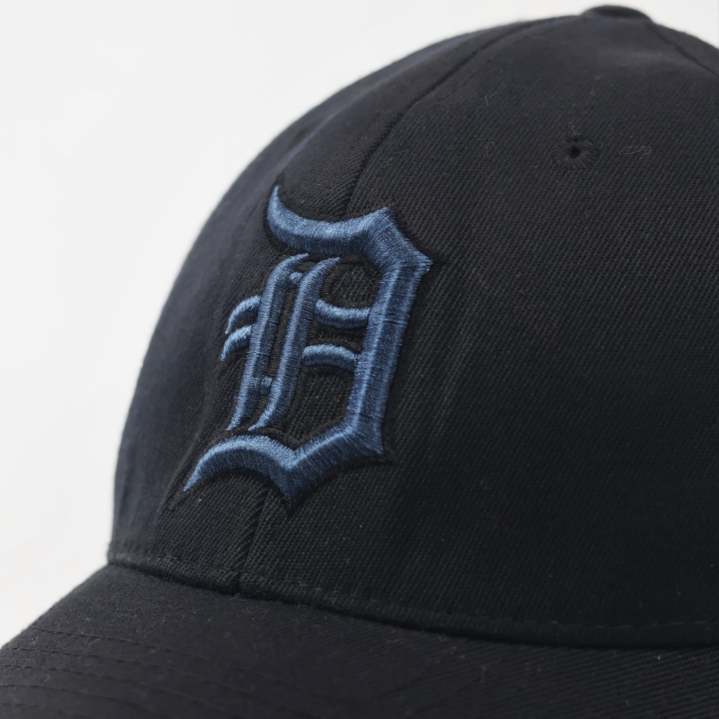 Men's Detroit Tigers from New Era Black MLB Thrifted Cap - Authentic Fitted S-M Size