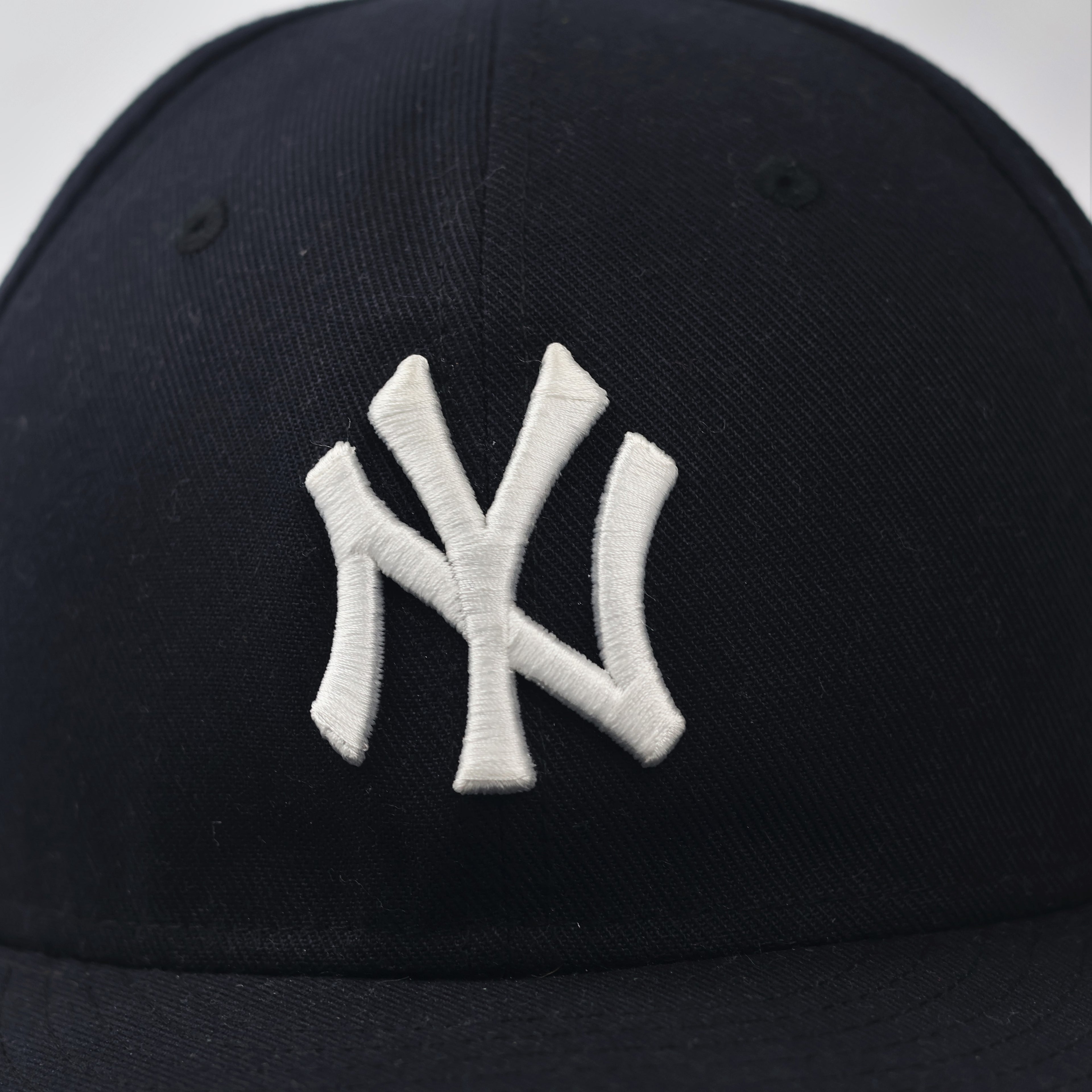 New Era Mens Cotton New York Yankees MLB Authentic Collection 59FIFTY Thrifted Cap, Size 7 1/2, Black