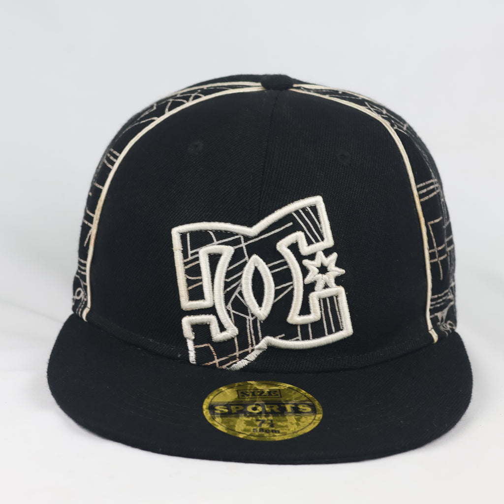 Thrifted DC Shoes All-Over Print Black Flat Brim Cap - Size 7 1/4 (58cm)