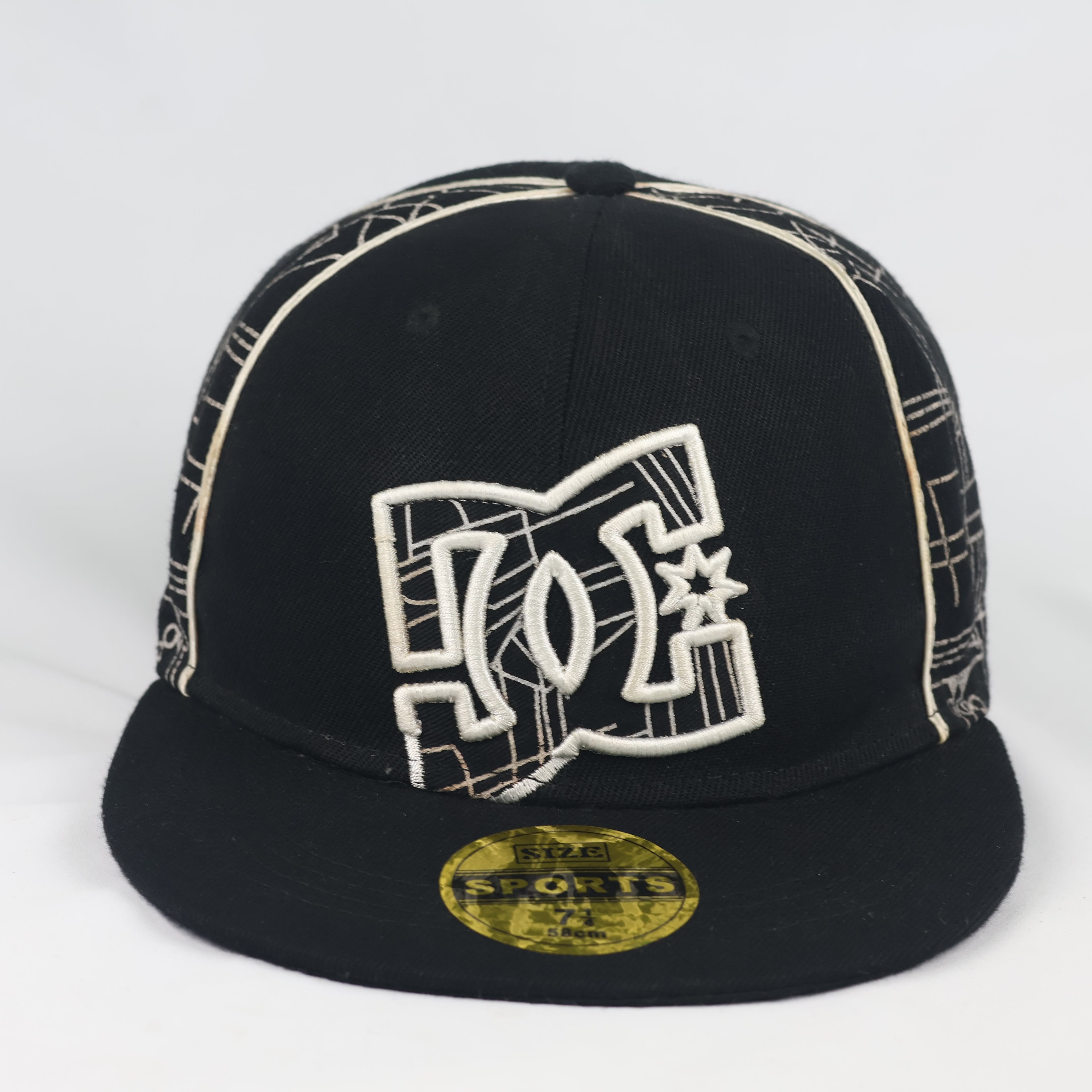 Thrifted DC Shoes All-Over Print Black Flat Brim Cap - Size 7 1/4 (58cm)