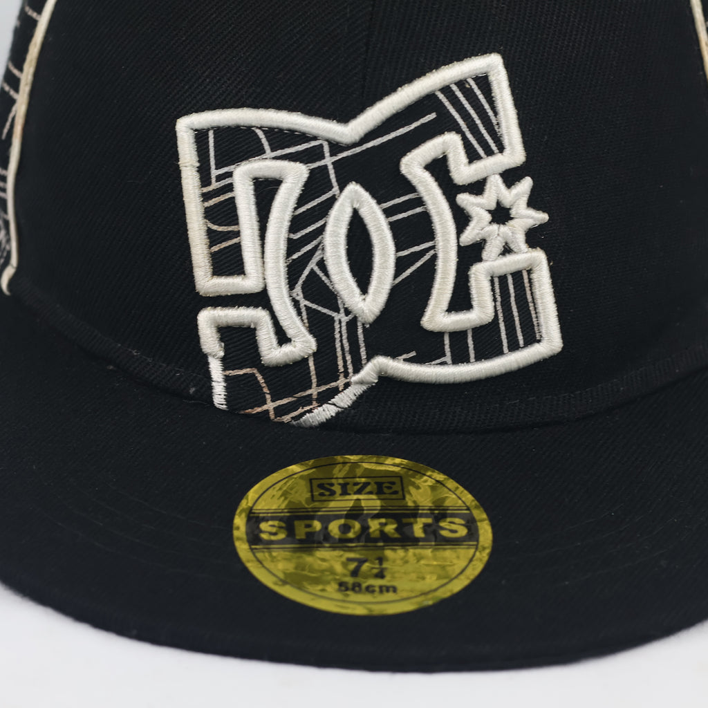 Thrifted DC Shoes All-Over Print Black Flat Brim Cap - Size 7 1/4 (58cm)
