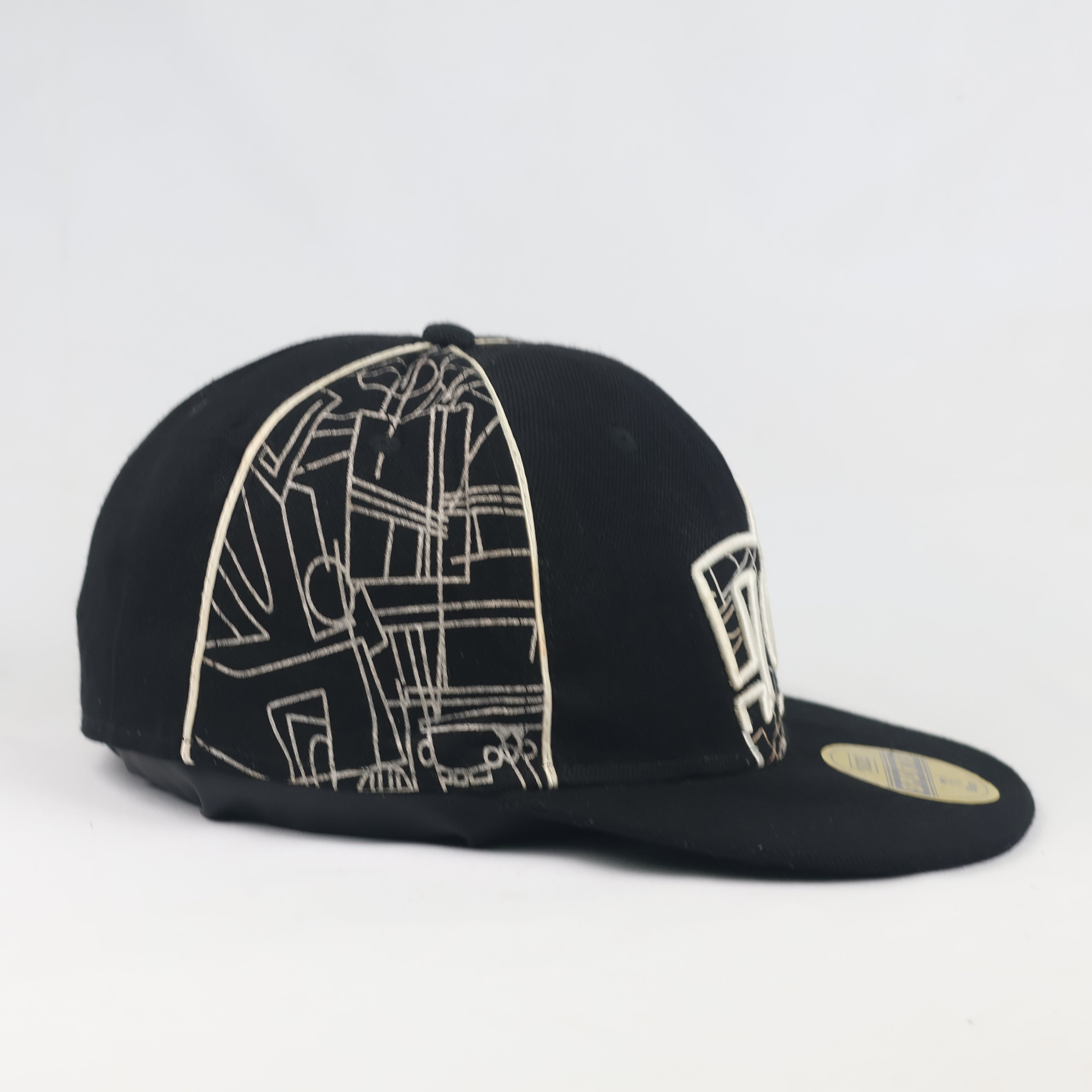 Thrifted DC Shoes All-Over Print Black Flat Brim Cap - Size 7 1/4 (58cm)