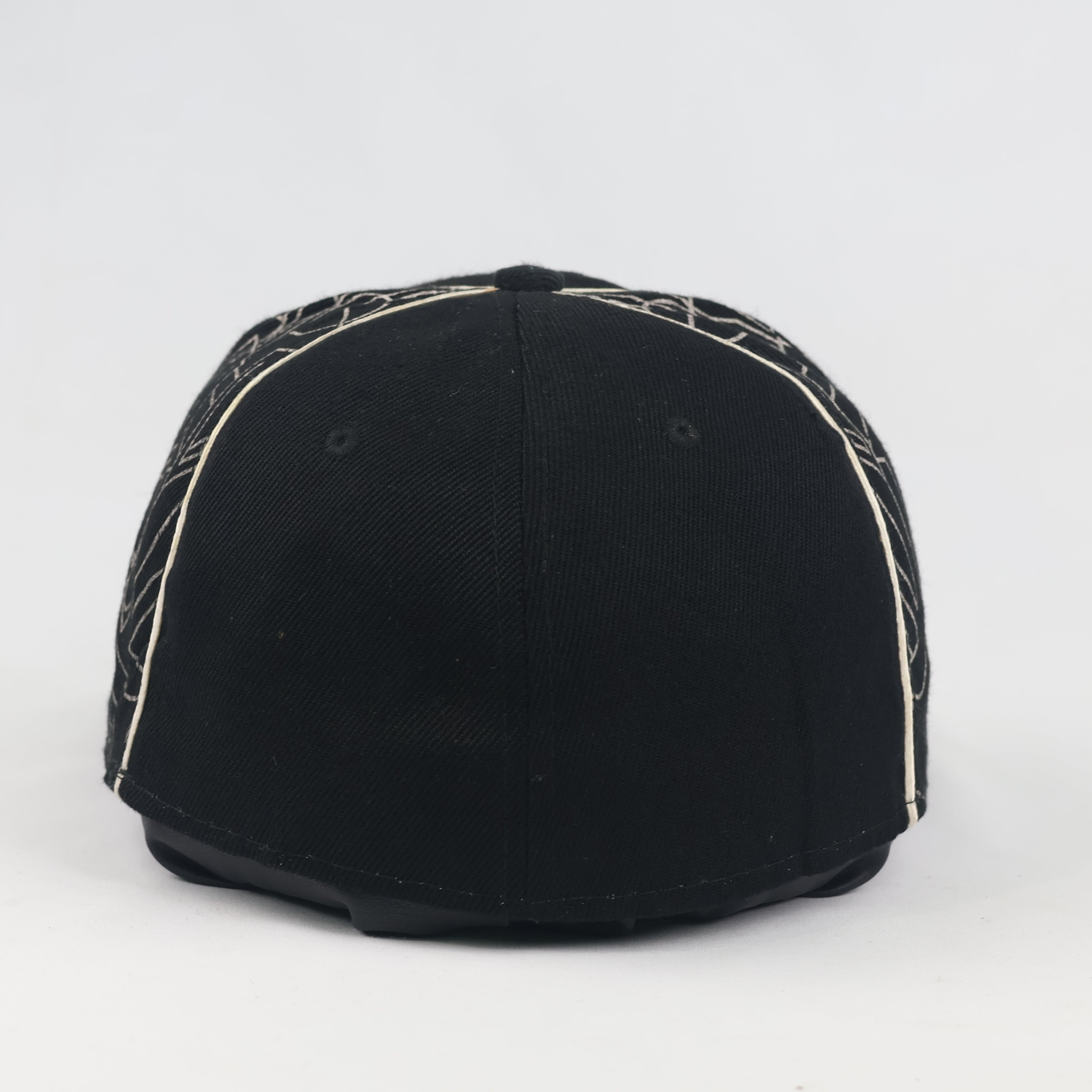 Thrifted DC Shoes All-Over Print Black Flat Brim Cap - Size 7 1/4 (58cm)