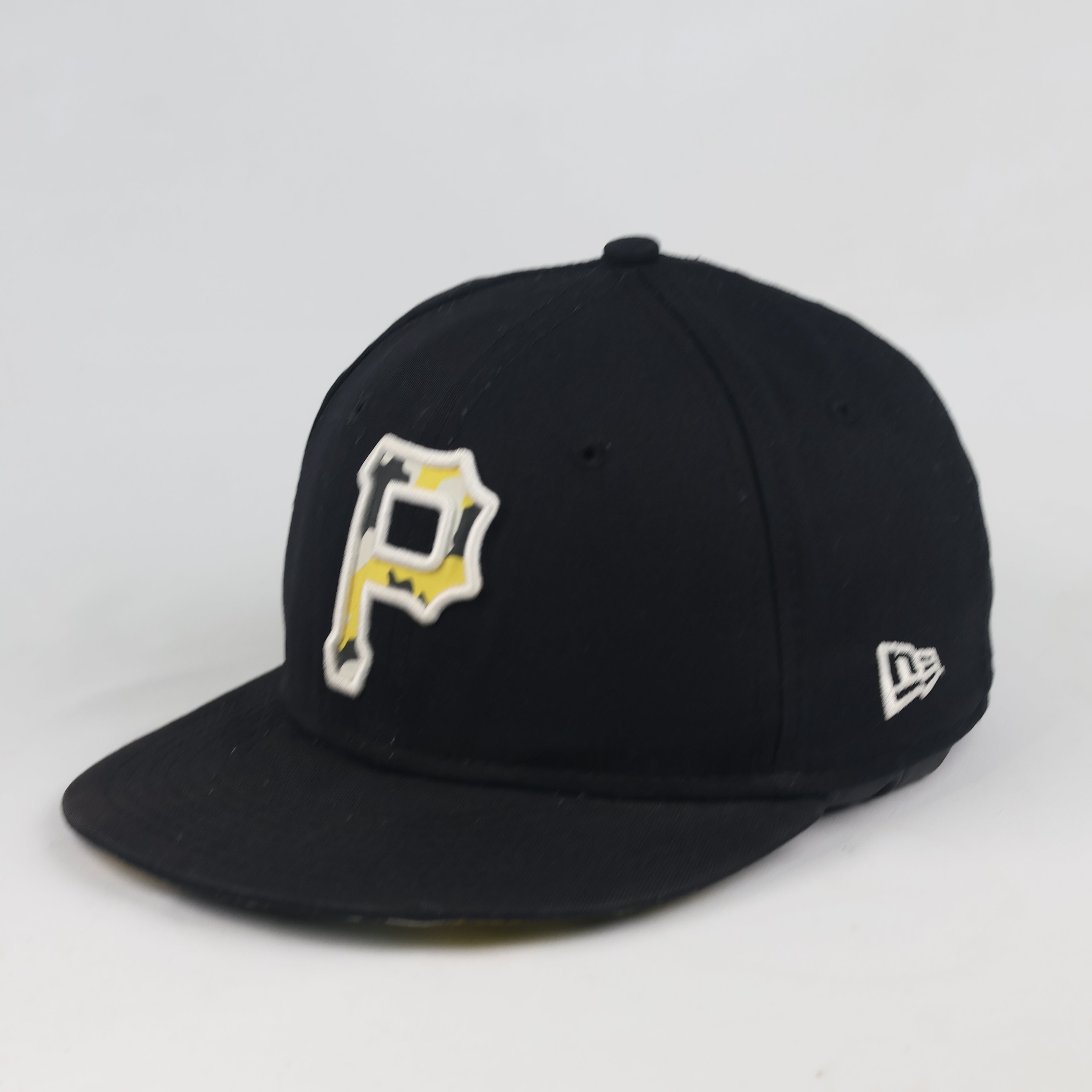 Thrifted New Era MLB Pittsburgh Pirates Camo Brim Snapback - Youth Size 53-55cm