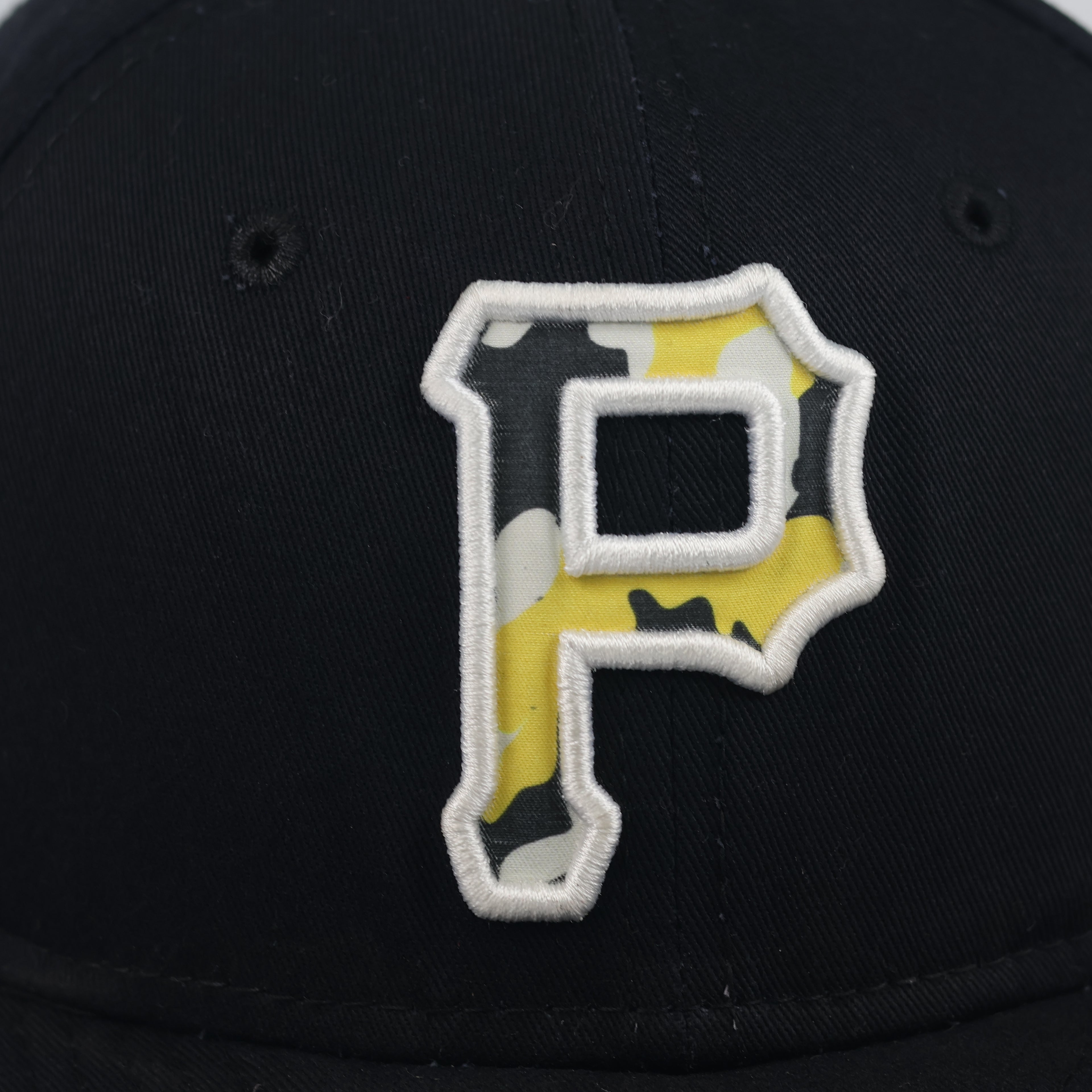 Thrifted New Era MLB Pittsburgh Pirates Camo Brim Snapback - Youth Size 53-55cm