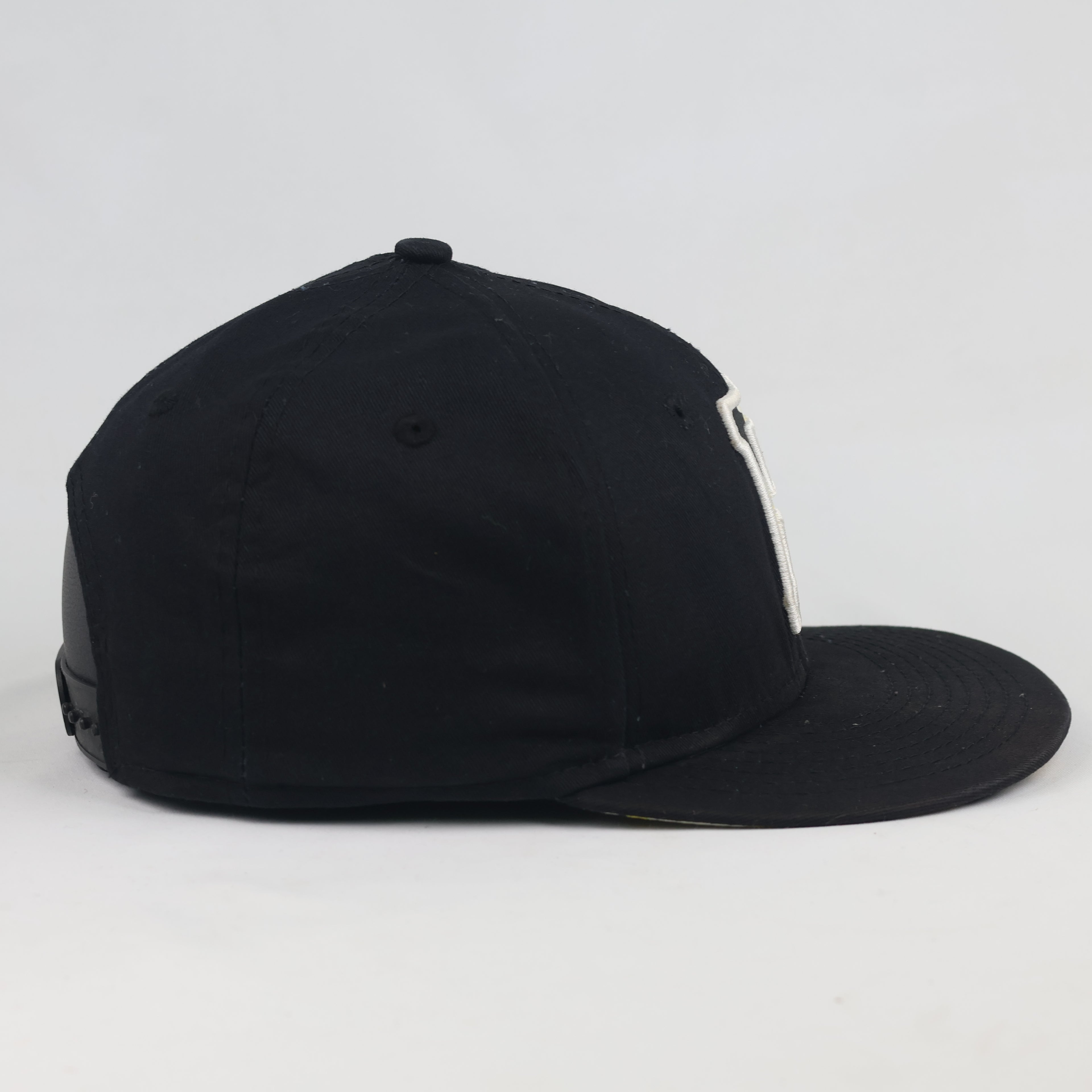 Thrifted New Era MLB Pittsburgh Pirates Camo Brim Snapback - Youth Size 53-55cm