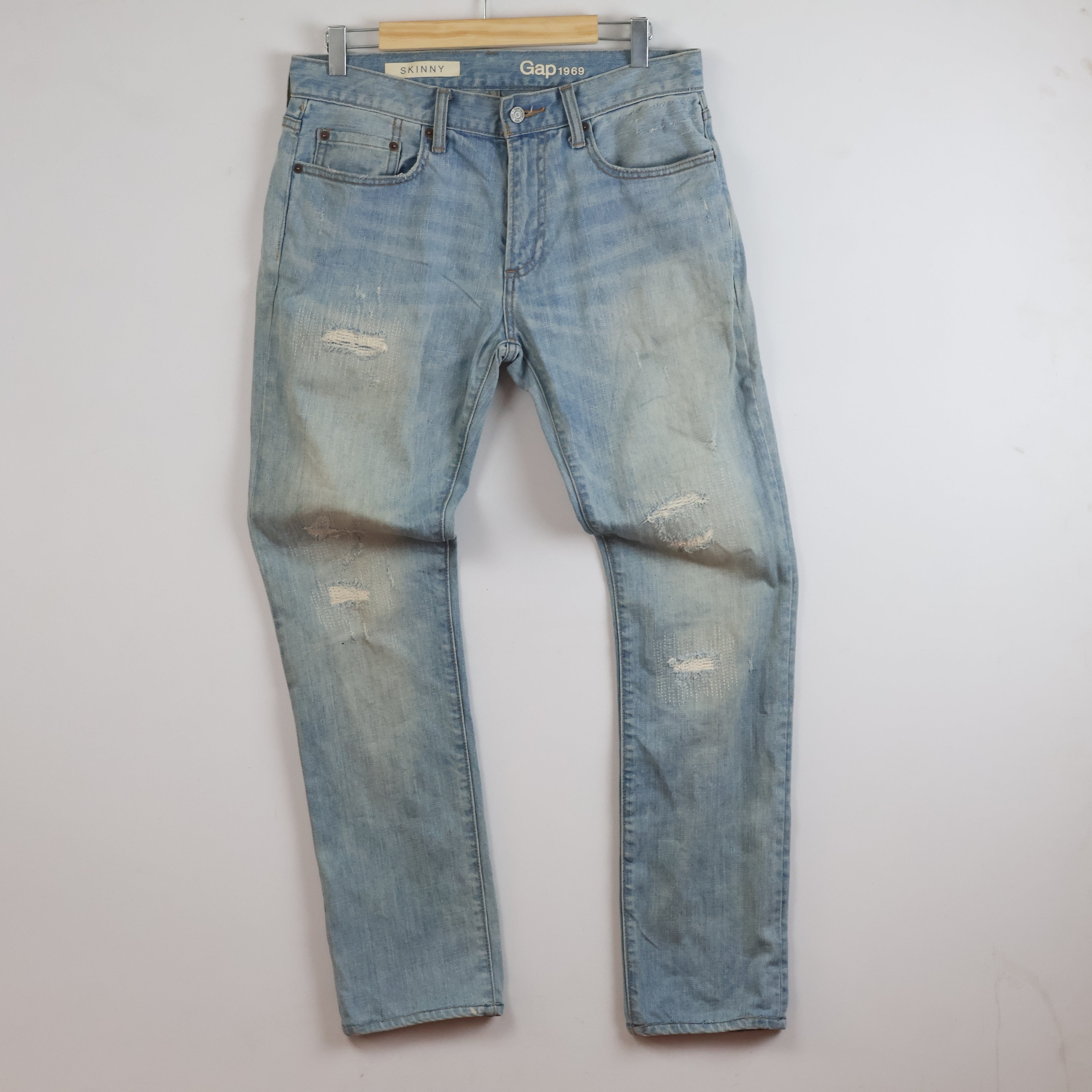 Thrifted Gap 1969 Vintage Wash Distressed Skinny Jeans Waist:30-32/ J1092