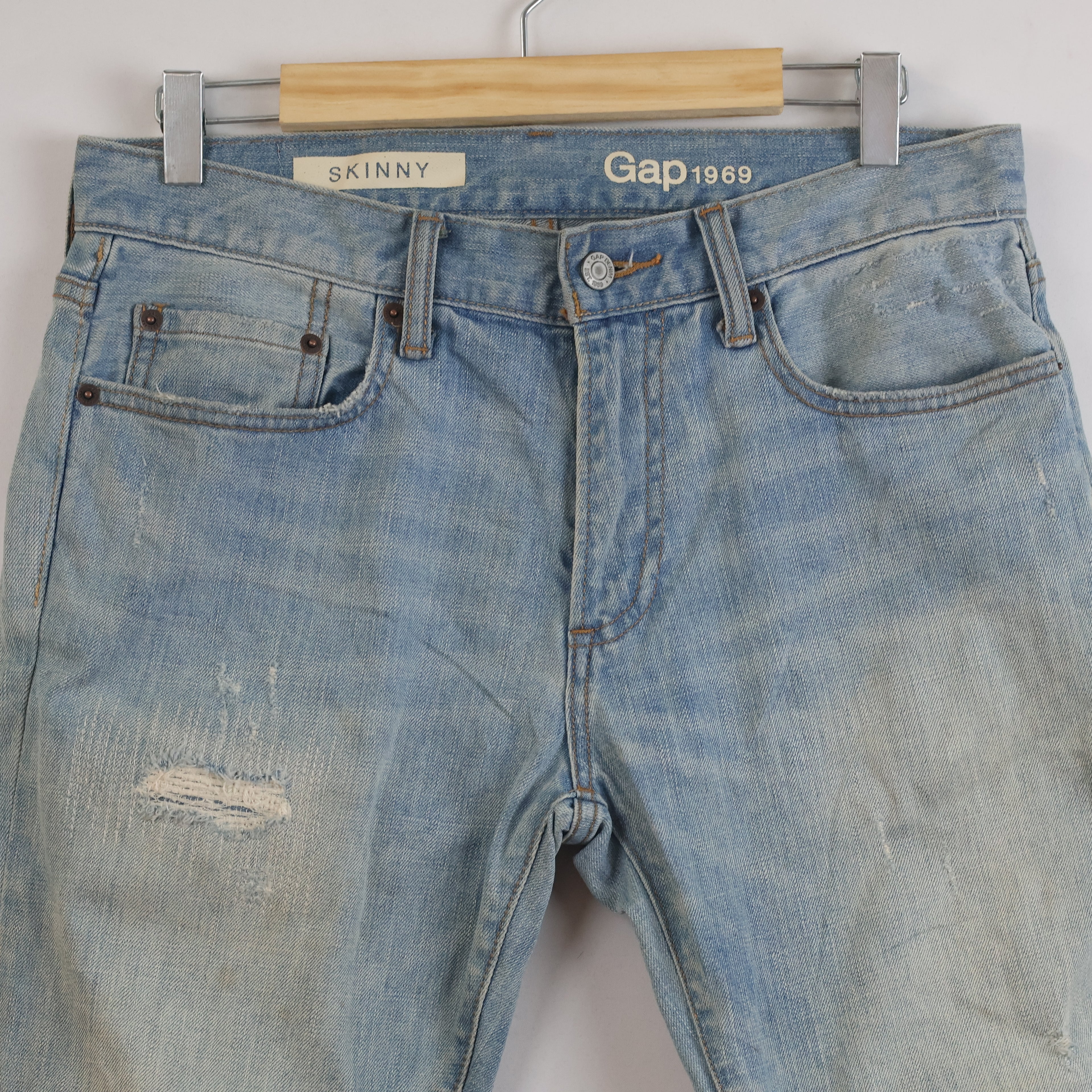 Thrifted Gap 1969 Vintage Wash Distressed Skinny Jeans Waist:30-32/ J1092