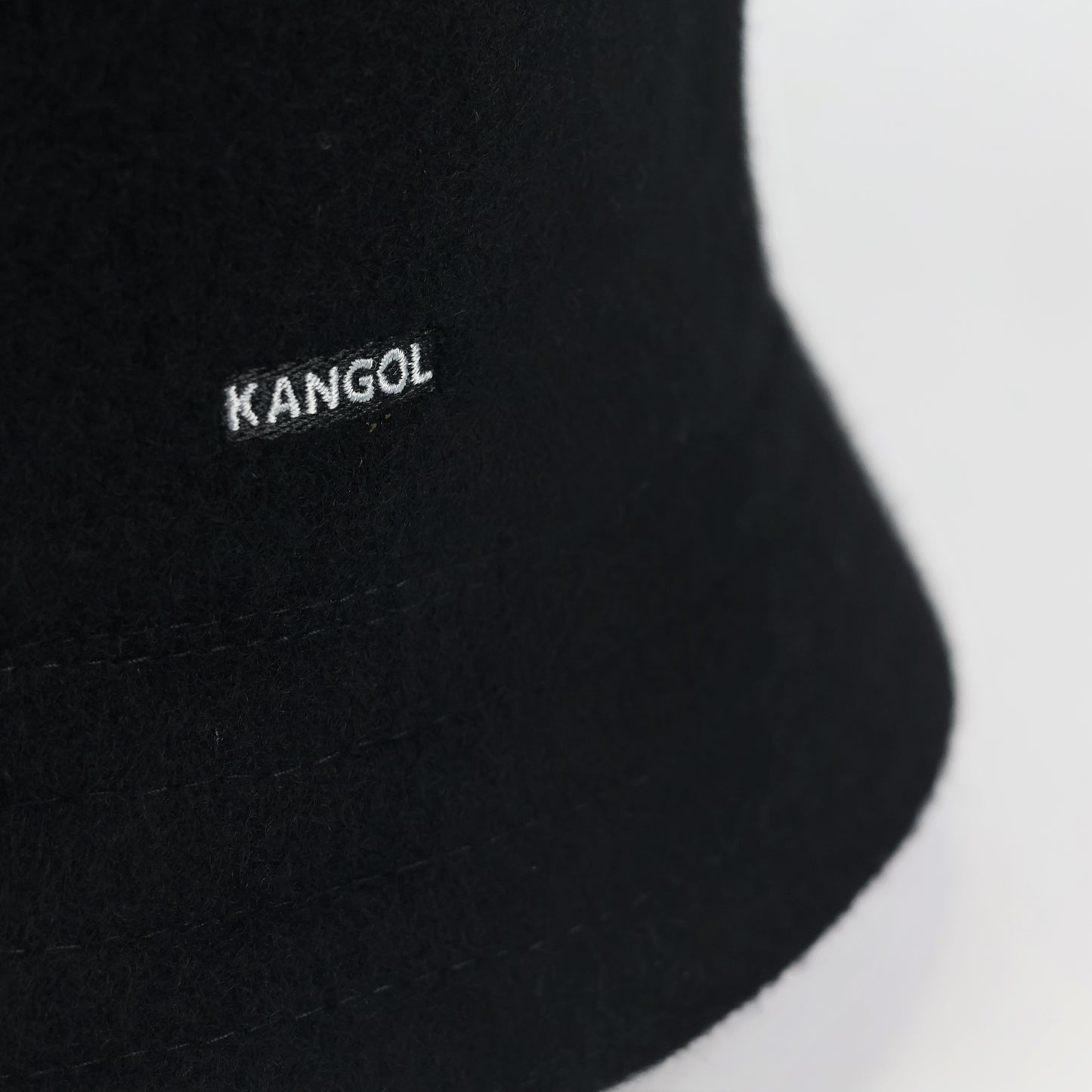 Kangol Men's Bermuda Casual, Scarlet, Black Thrifted Hat