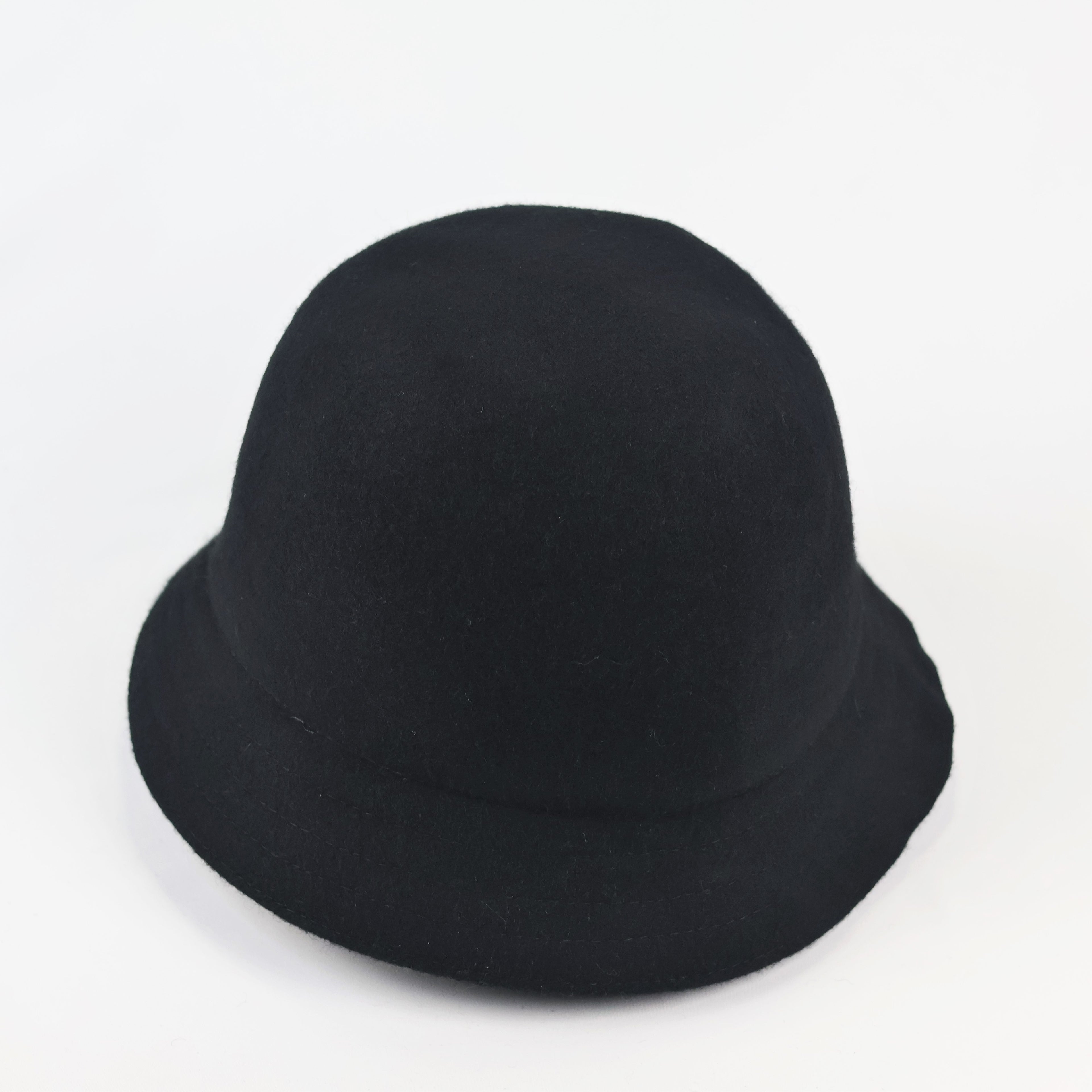Kangol Men's Bermuda Casual, Scarlet, Black Thrifted Hat