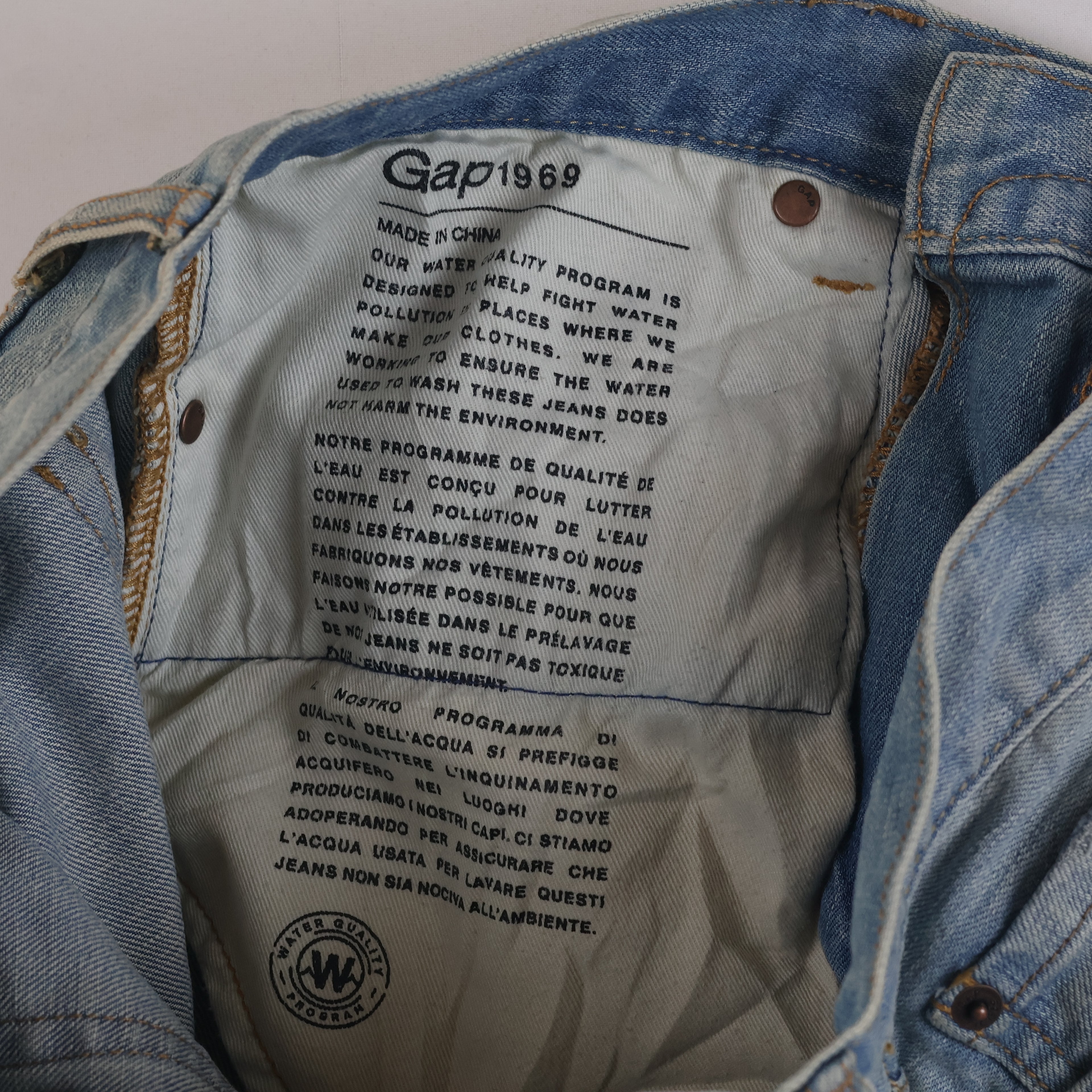 Thrifted Gap 1969 Vintage Wash Distressed Skinny Jeans Waist:30-32/ J1092