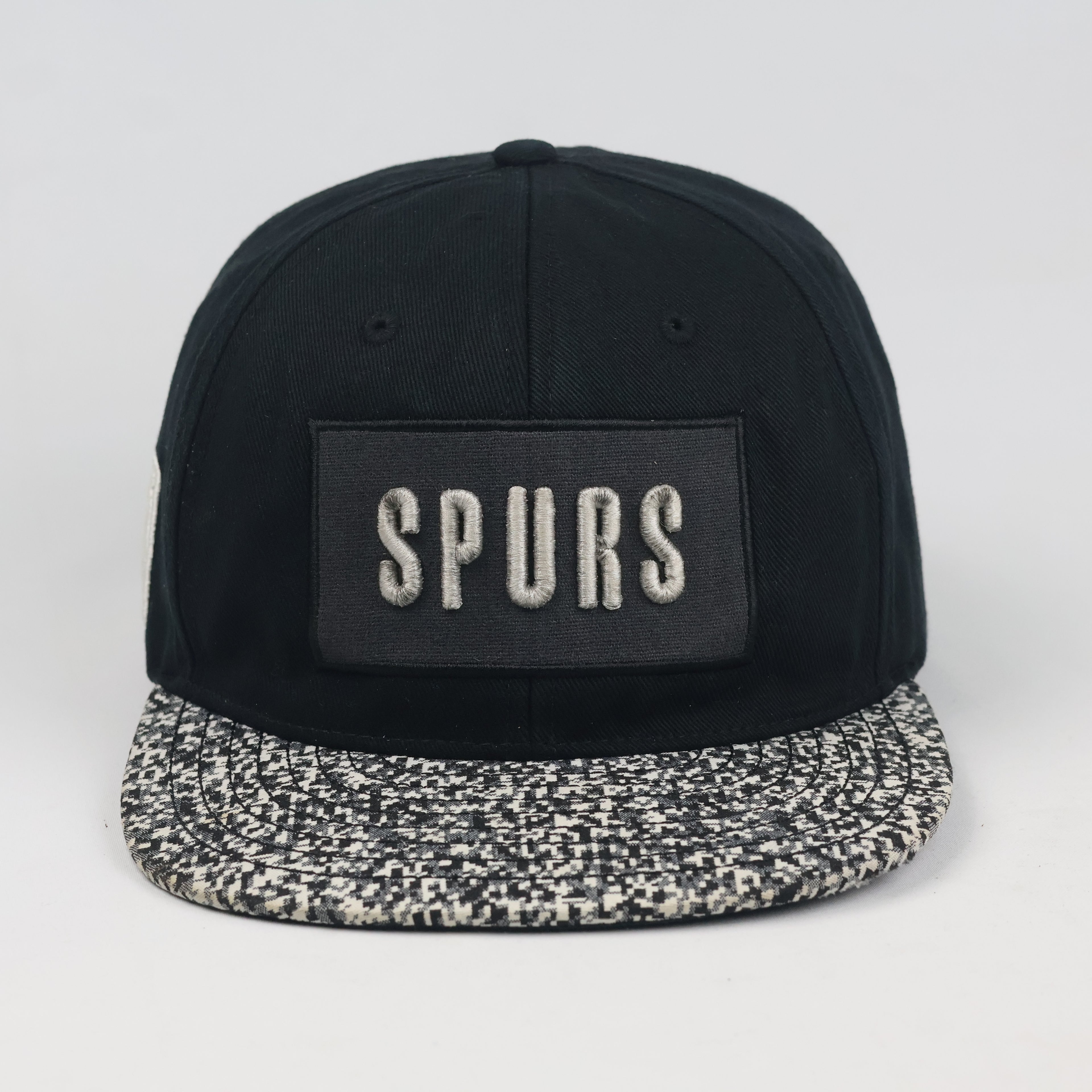 Vintage NBA San Antonio Spurs Houndstooth Pattern Brim Snapback - Size 57-59cm