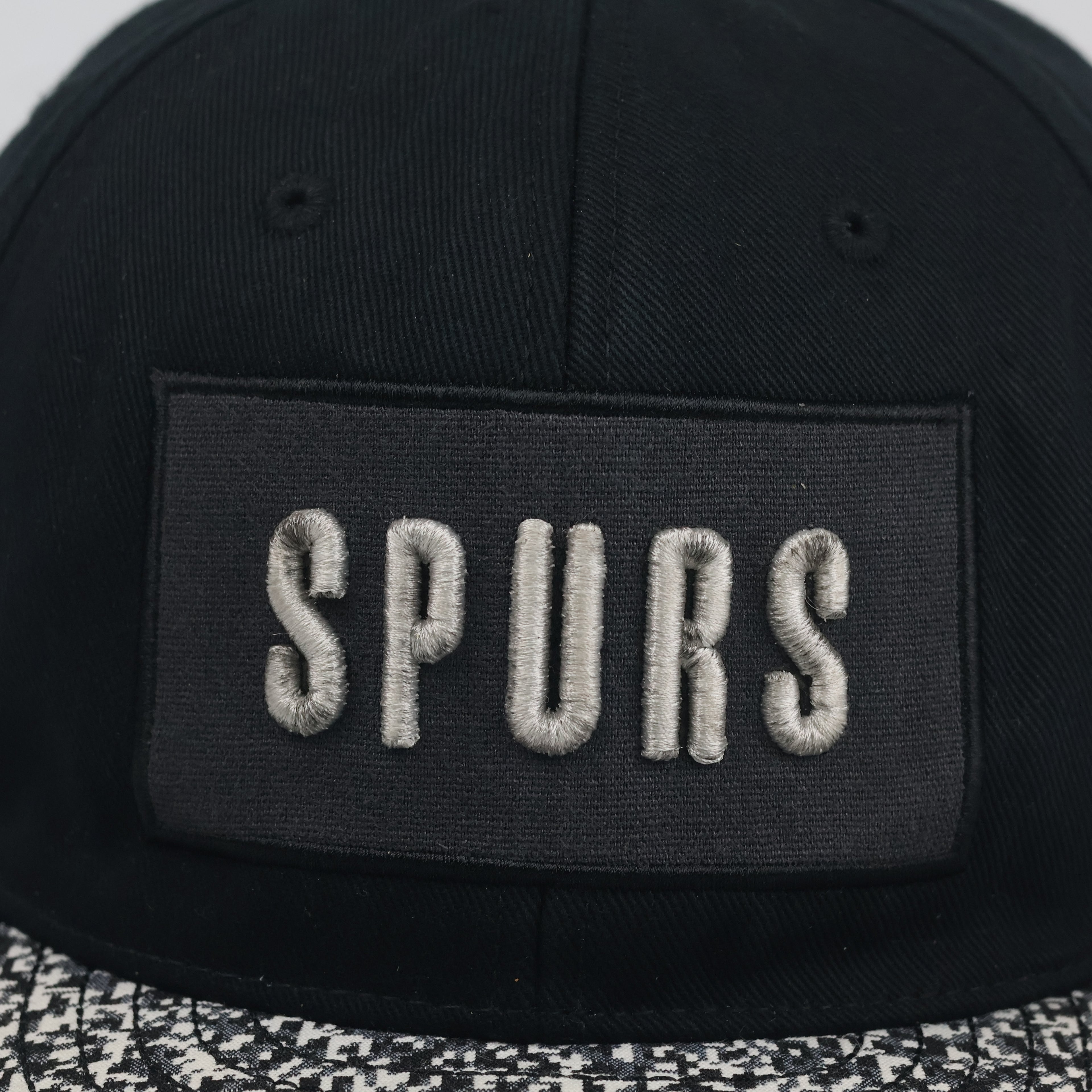 Vintage NBA San Antonio Spurs Houndstooth Pattern Brim Snapback - Size 57-59cm