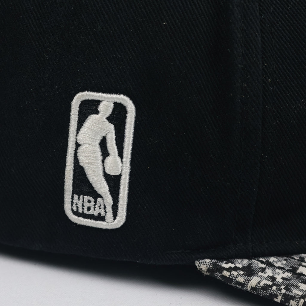 Vintage NBA San Antonio Spurs Houndstooth Pattern Brim Snapback - Size 57-59cm