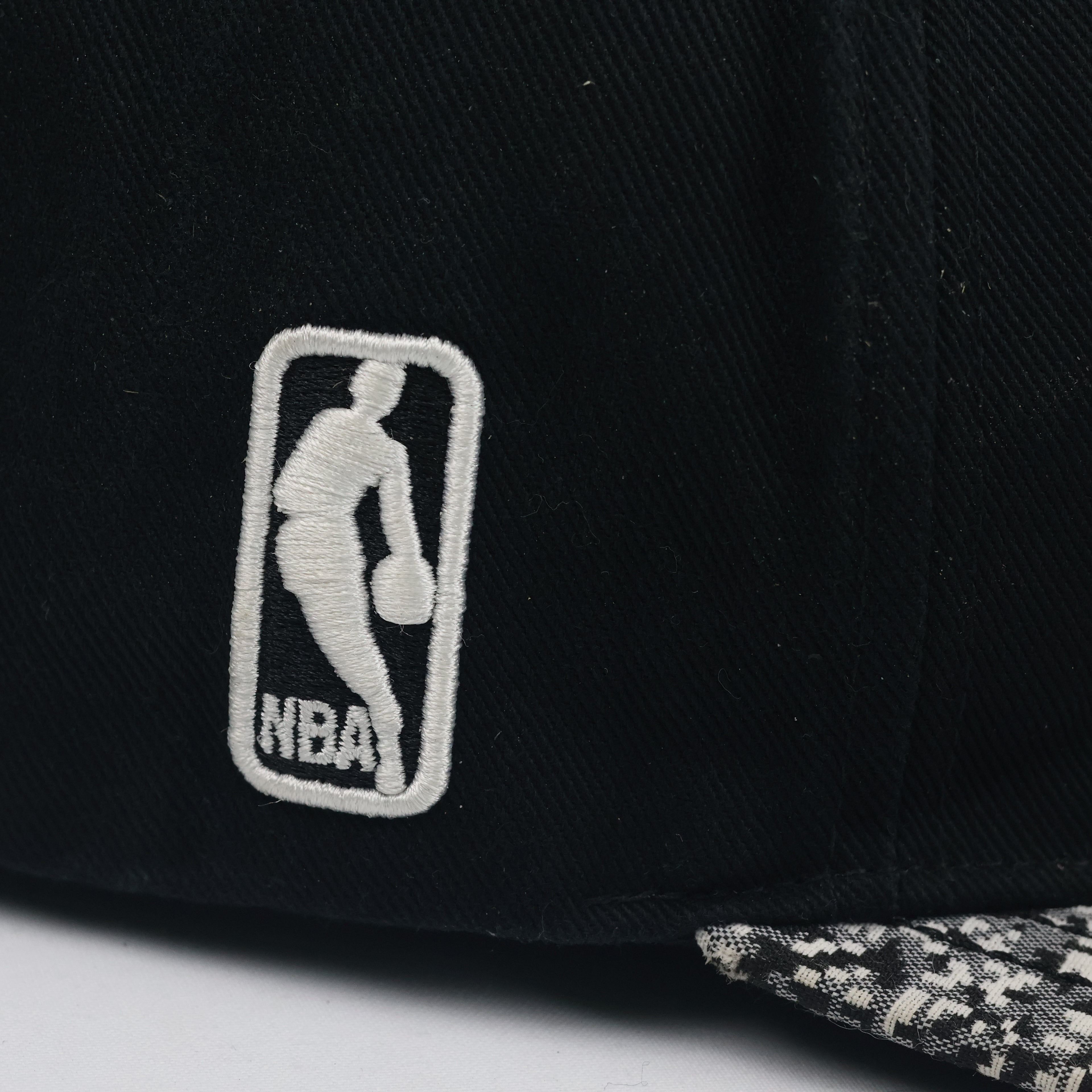 Vintage NBA San Antonio Spurs Houndstooth Pattern Brim Snapback - Size 57-59cm