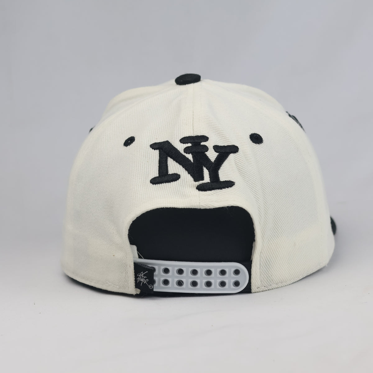 Thrifted Cityhunter USA Off-White New York Snapback Cap (Size 57–59 cm) | 10893