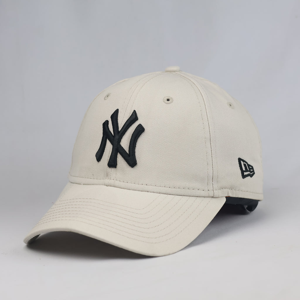 Thrifted New Era 9FORTY NY Yankees Off-White Cap (Size 57–59 cm) | 10892