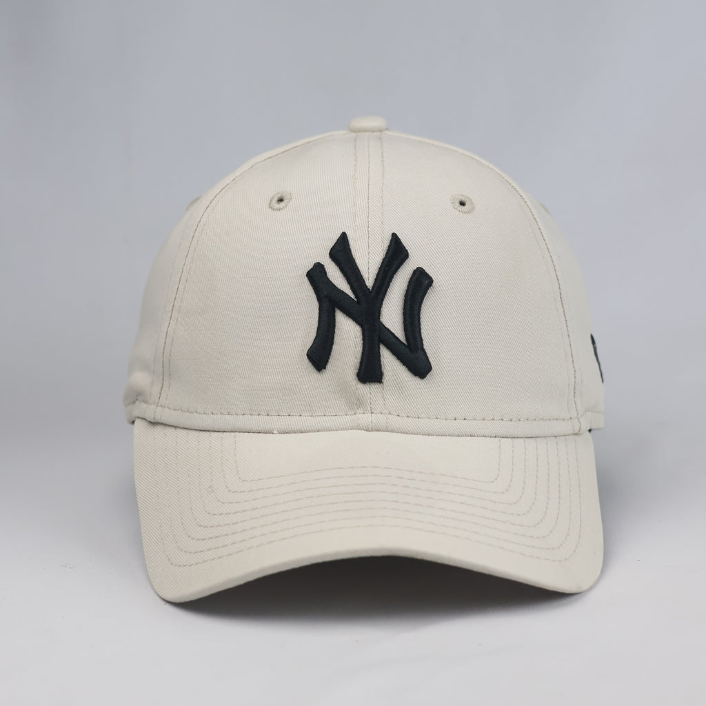 Thrifted New Era 9FORTY NY Yankees Off-White Cap (Size 57–59 cm) | 10892