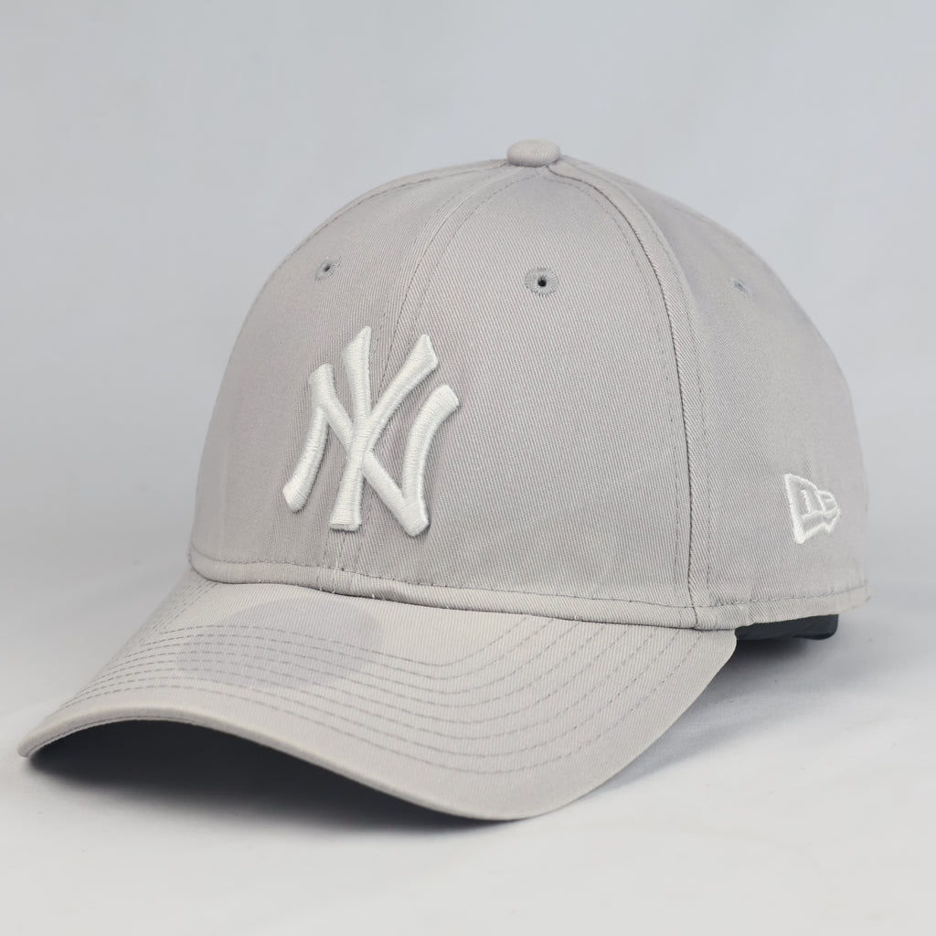Thrifted New Era 9FORTY NY Yankees Light Grey Cap (Size 57–59 cm) | 10897