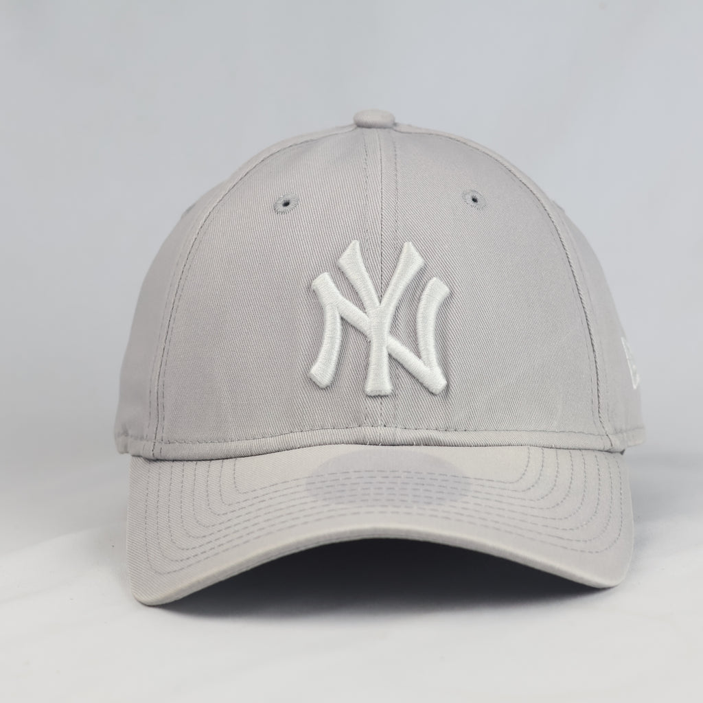 Thrifted New Era 9FORTY NY Yankees Light Grey Cap (Size 57–59 cm) | 10897