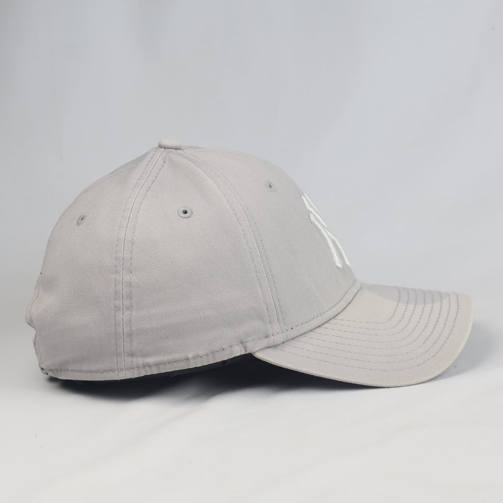 Thrifted New Era 9FORTY NY Yankees Light Grey Cap (Size 57–59 cm) | 10897