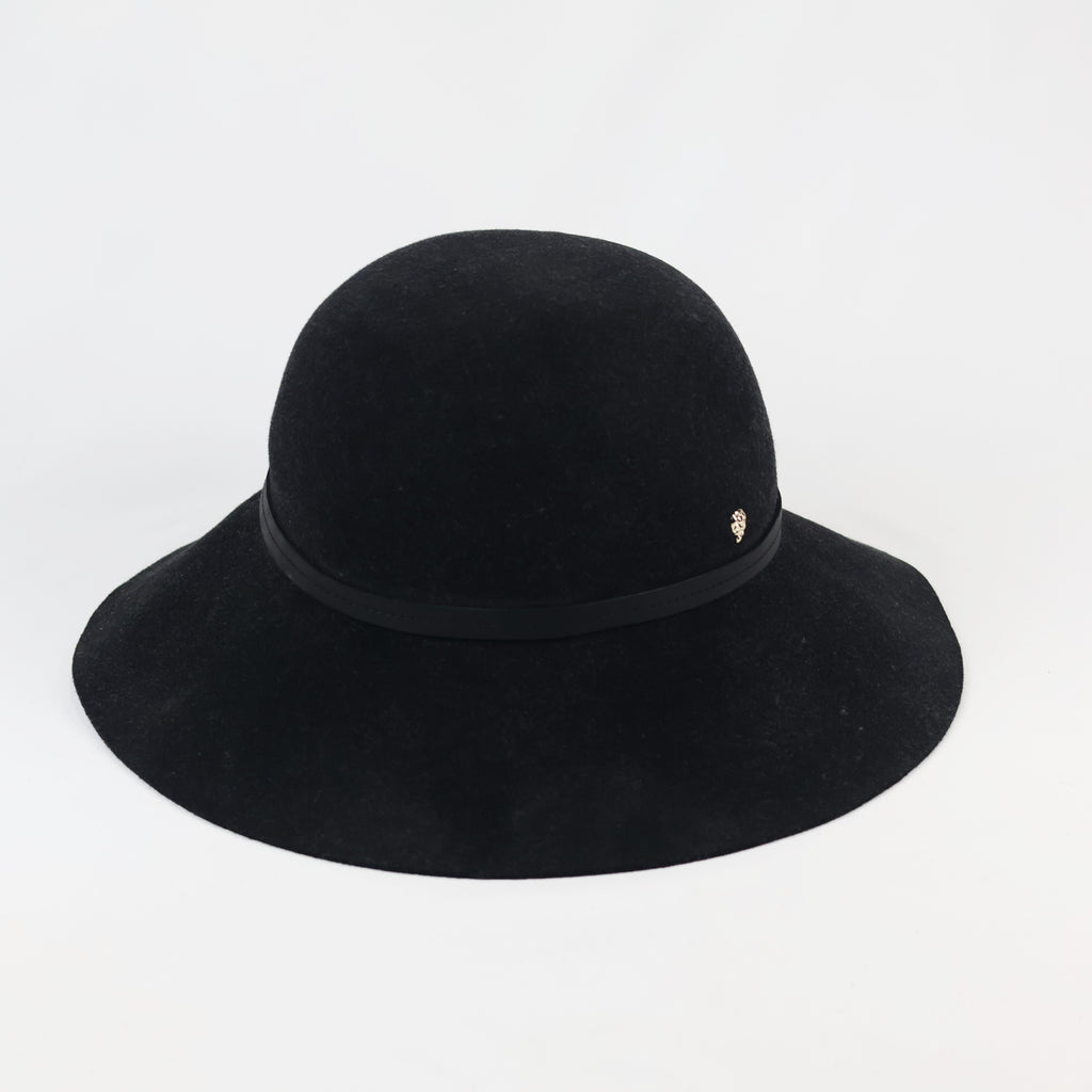 Helen Kaminski Alto 6 wool-felt Cloche Hat | Black | FARFETCH IN Thrifted Hat