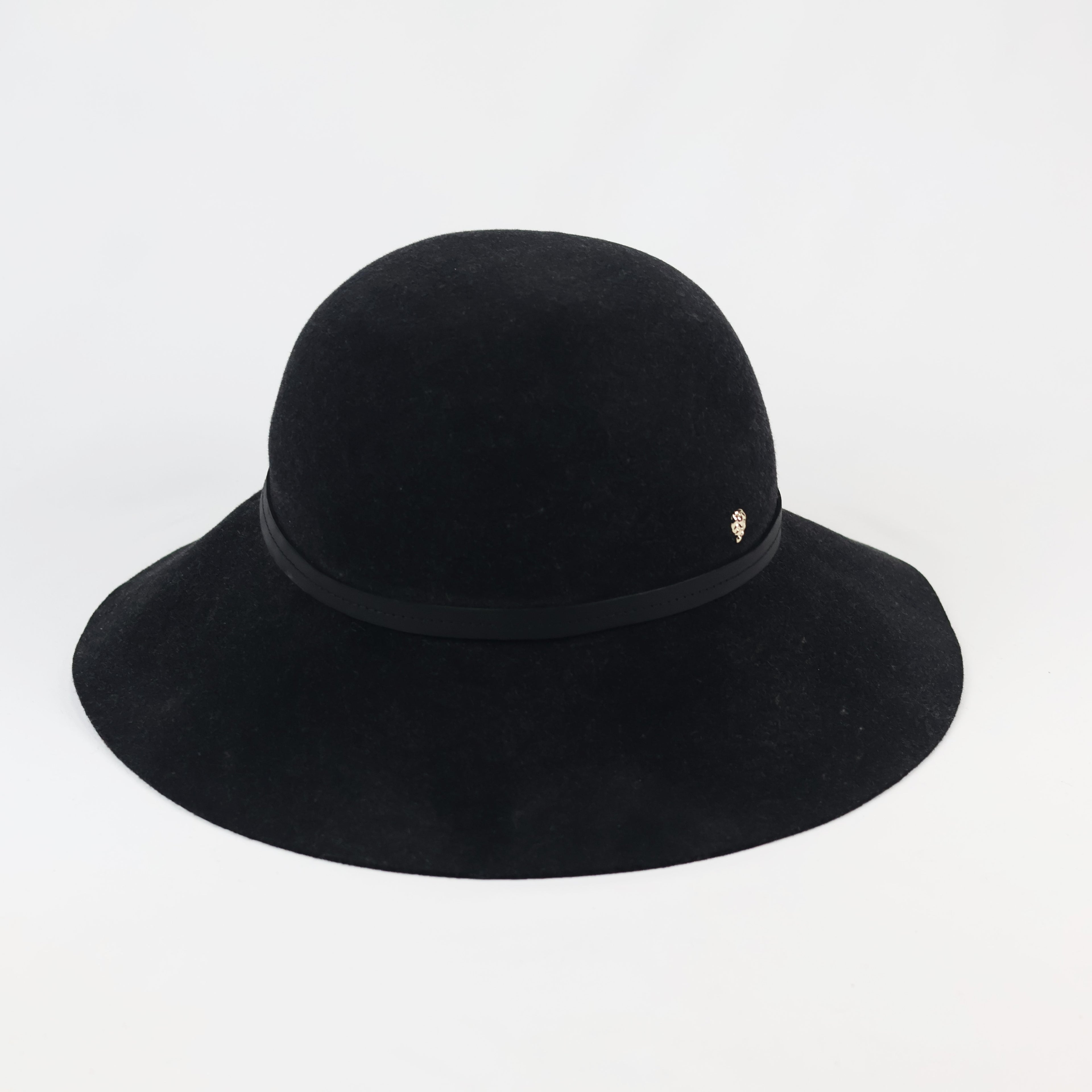 Helen Kaminski Alto 6 wool-felt Cloche Hat | Black | FARFETCH IN Thrifted Hat