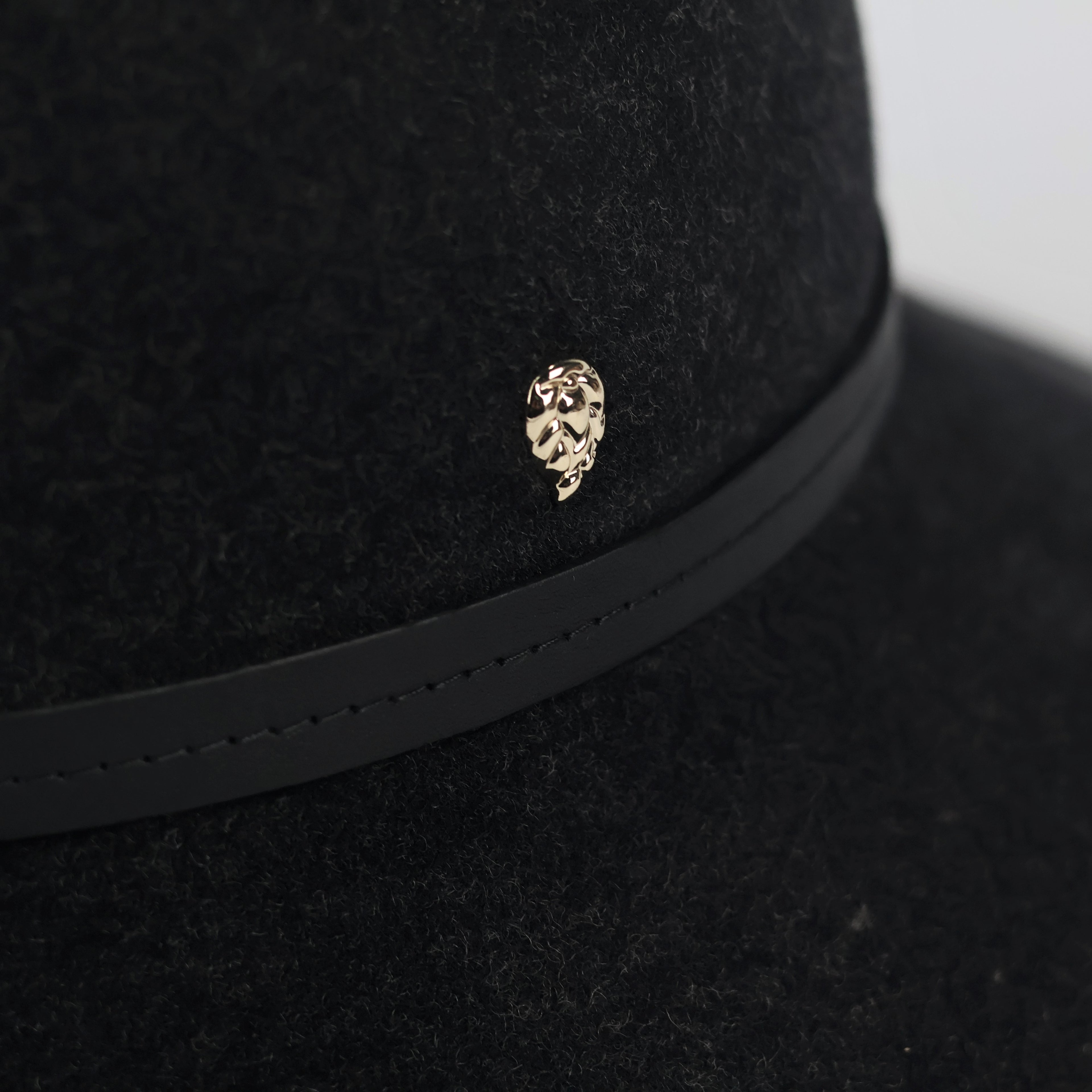 Helen Kaminski Alto 6 wool-felt Cloche Hat | Black | FARFETCH IN Thrifted Hat