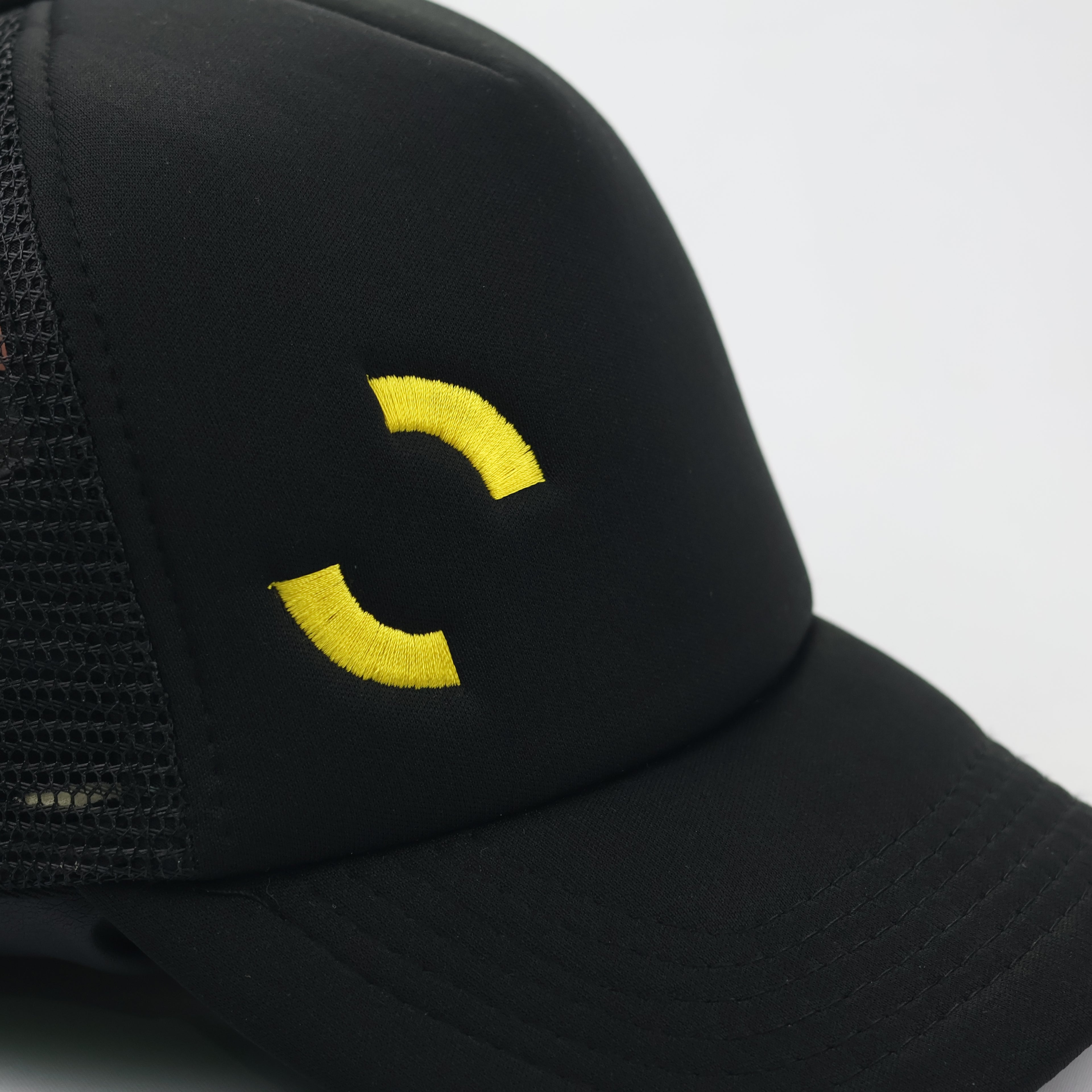 Retro Streetwear Mesh Back Cap - Black & Yellow Minimalist Hat