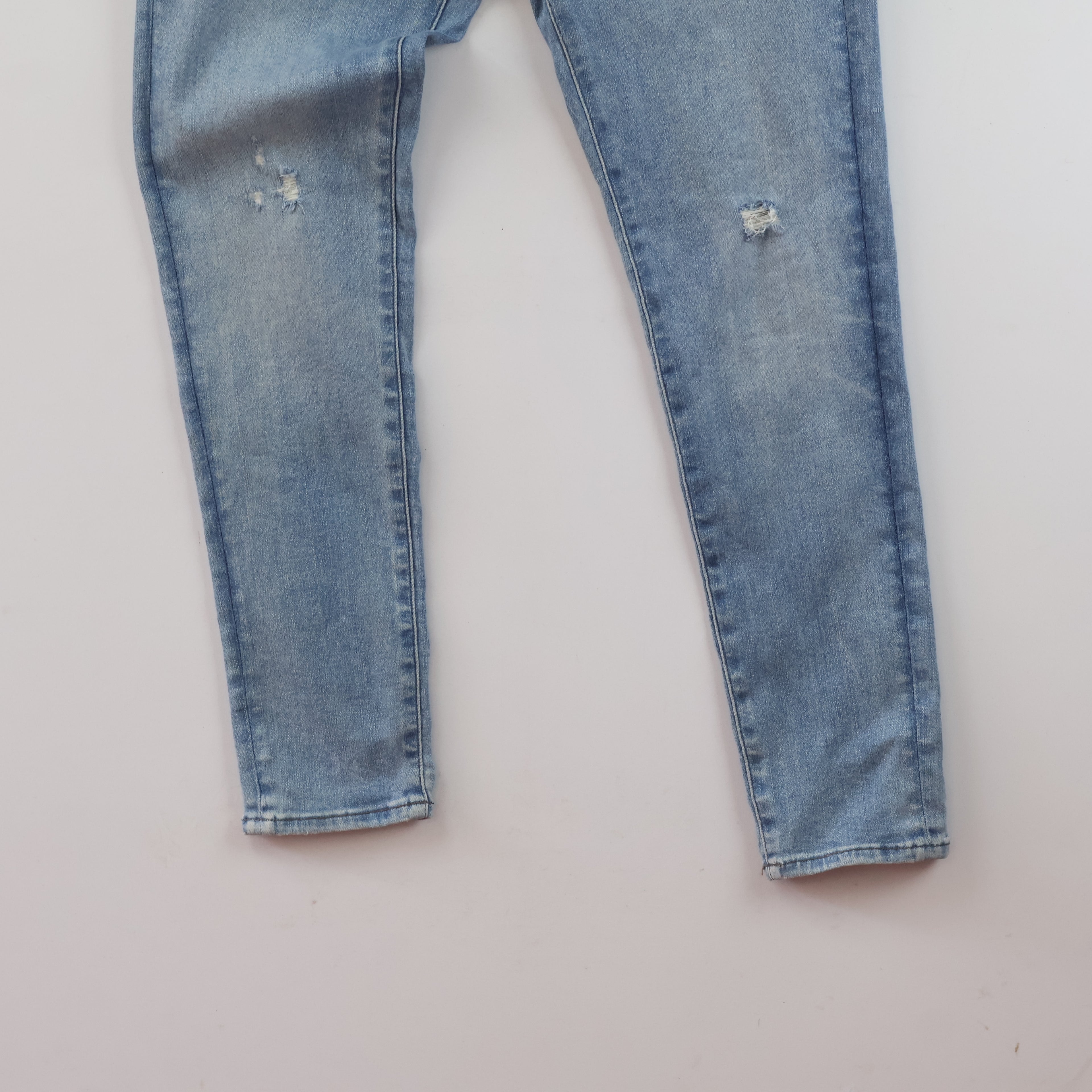 Thrifted Uniqlo Jeans Light Wash Distressed Denim Waist: 30 inches/ J1100