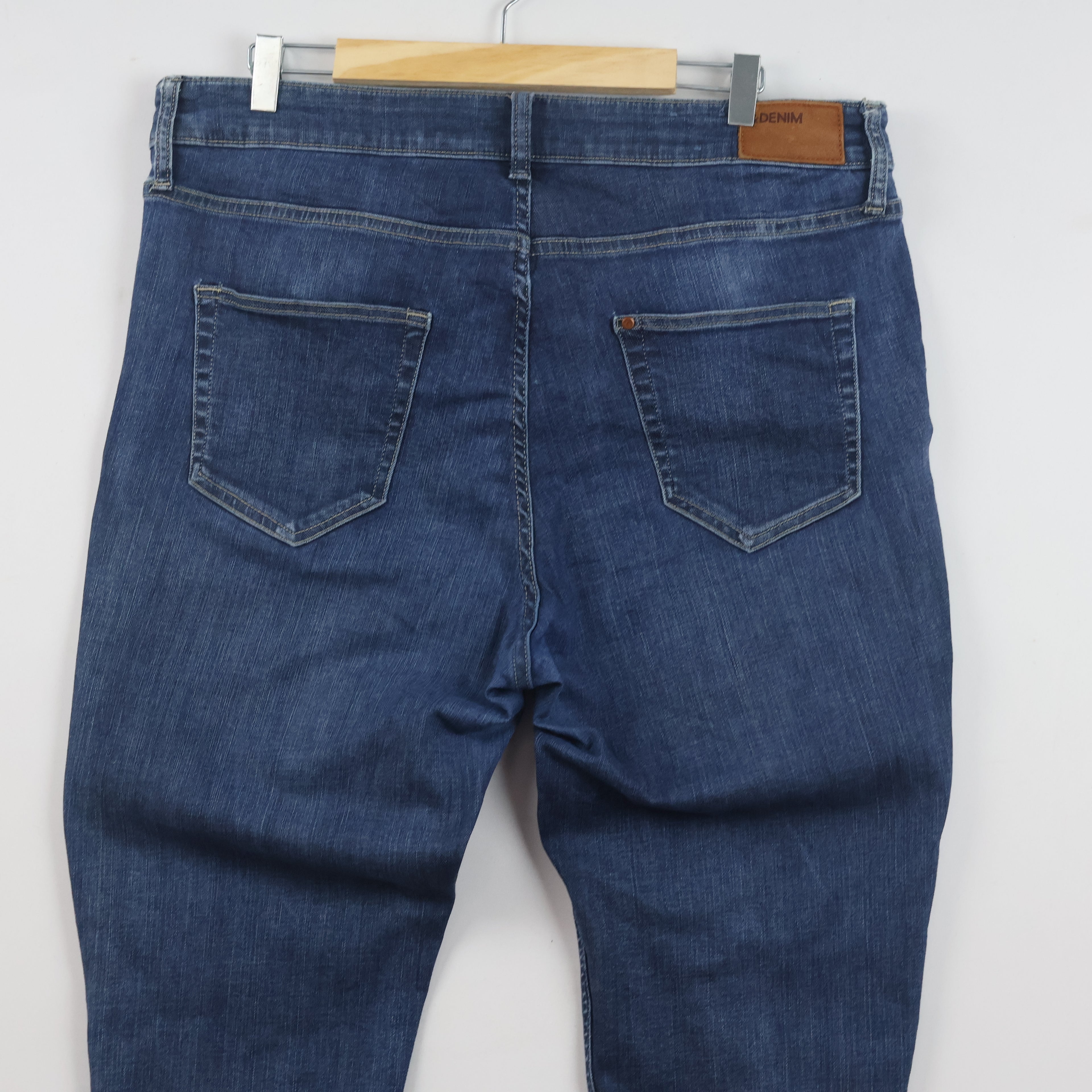 Thrifted H&M & Denim Straight Regular Fit Distressed Blue Jeans Waist:36/ J1101