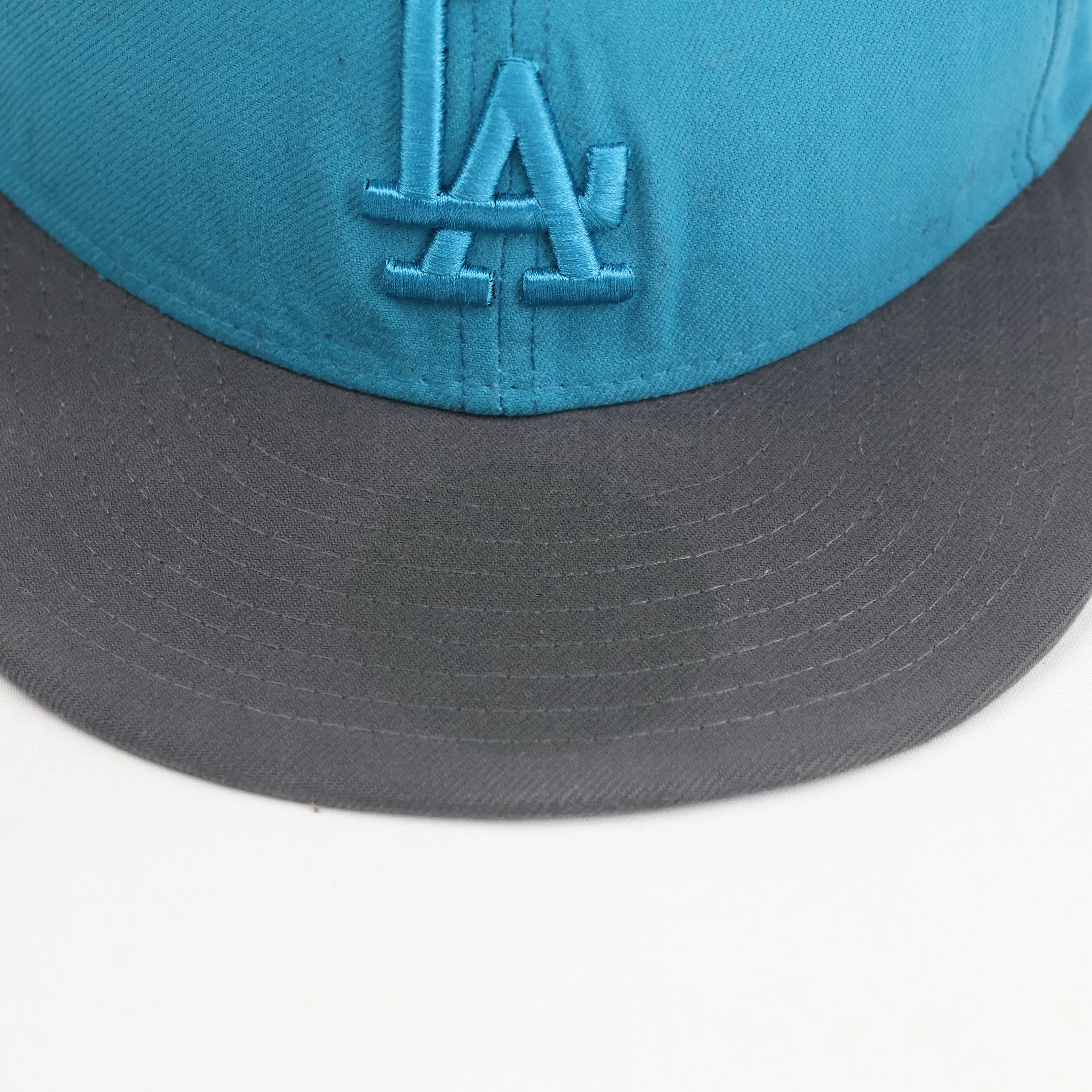 Thrifted Vintage New Era 59FIFTY LA Dodgers Two-Tone Teal Fitted Hat - Size 7 3/8