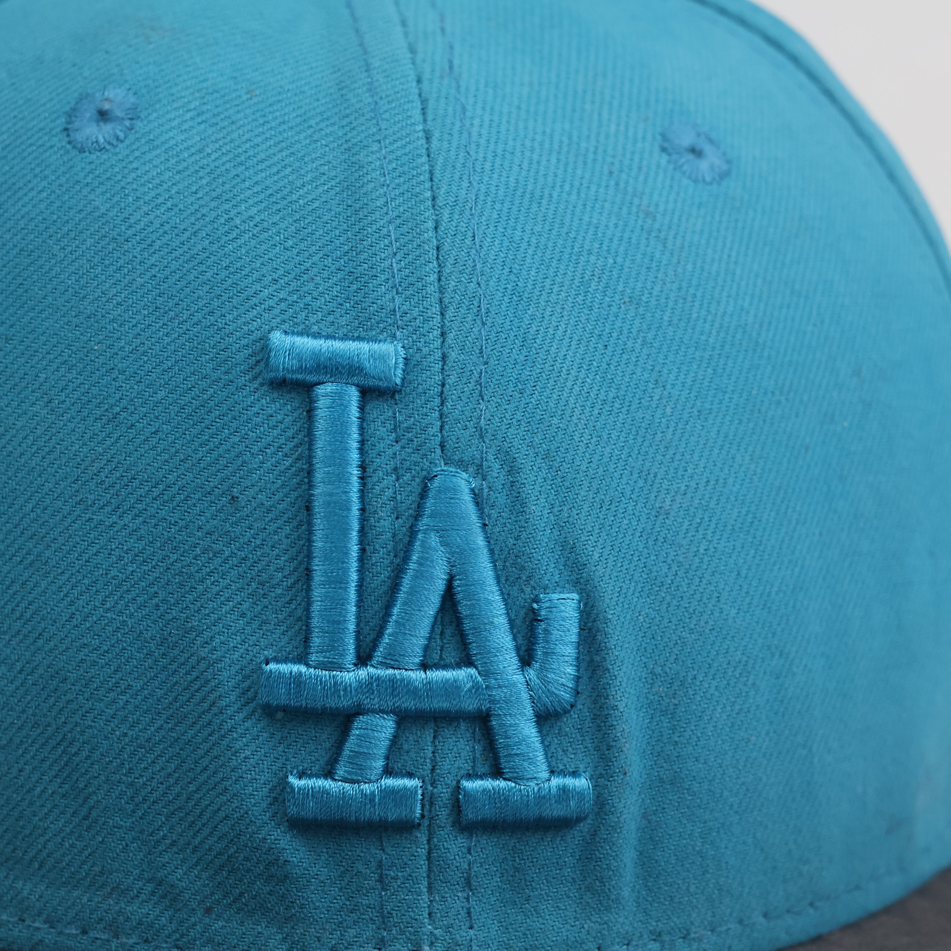 Thrifted Vintage New Era 59FIFTY LA Dodgers Two-Tone Teal Fitted Hat - Size 7 3/8