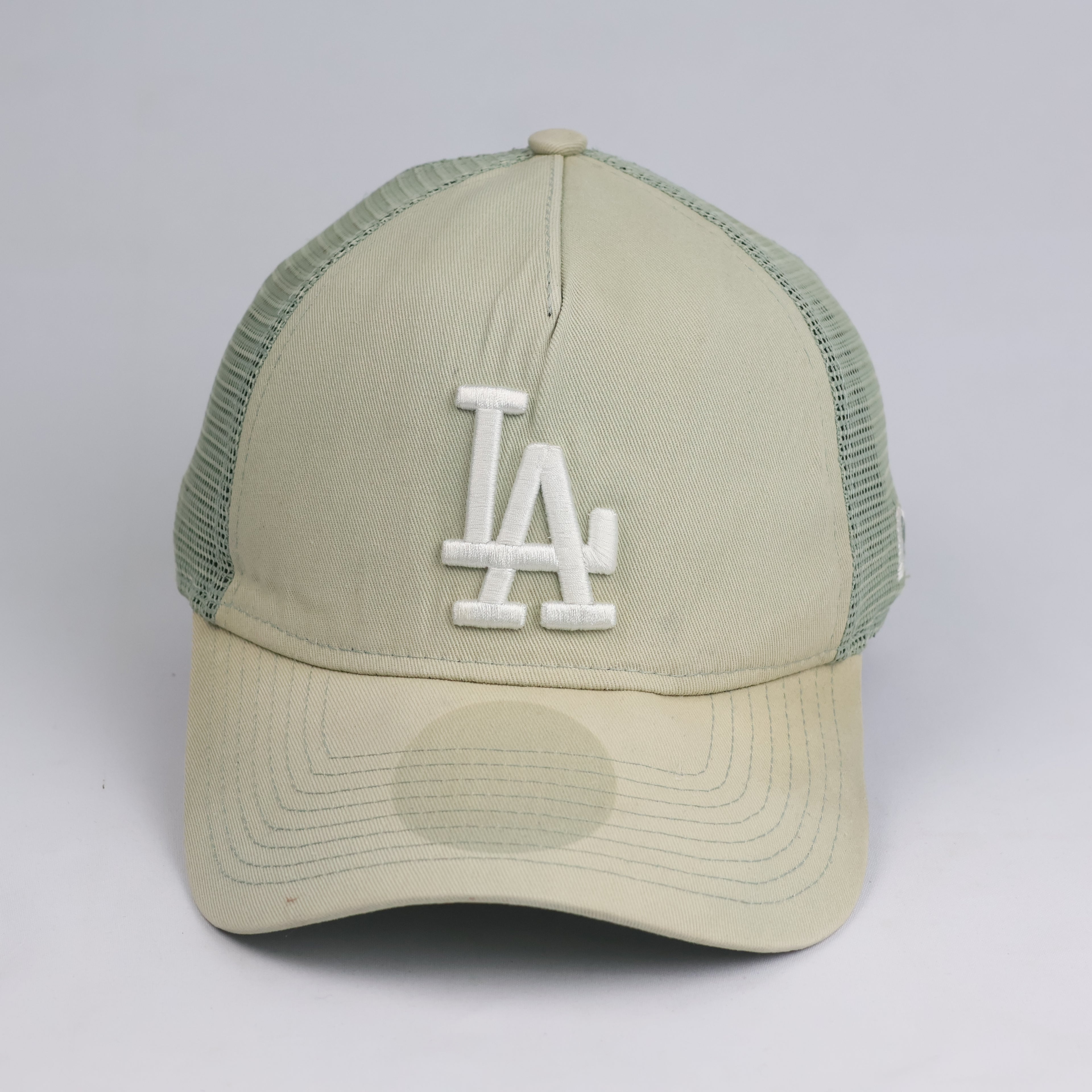 Thrifted Vintage New Era Los Angeles Dodgers Two-Tone A-Frame Trucker Cap - 56-58cm