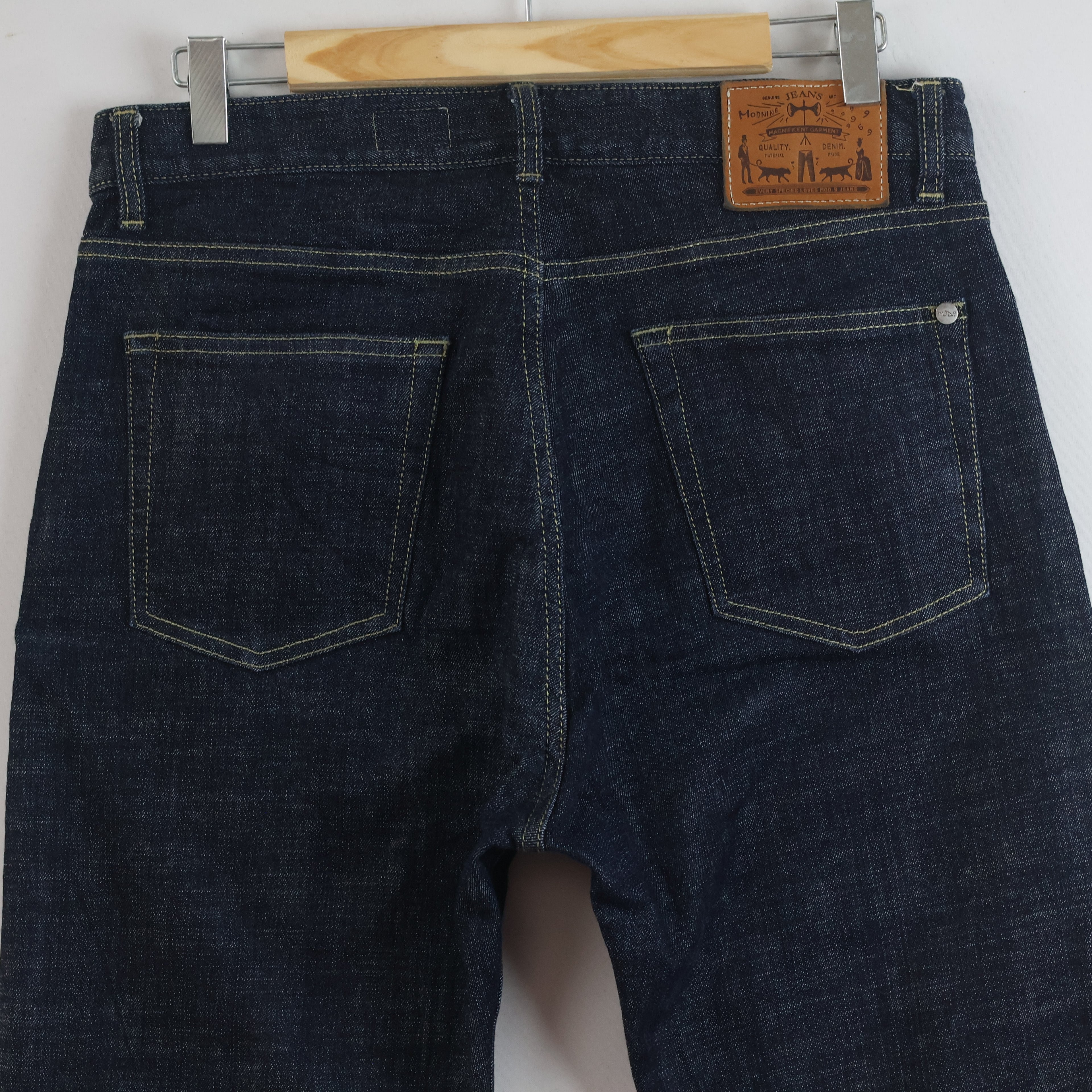 Thrifted MODNINE Dark Wash Straight Leg Denim Pants Waist:31-32/ J1111