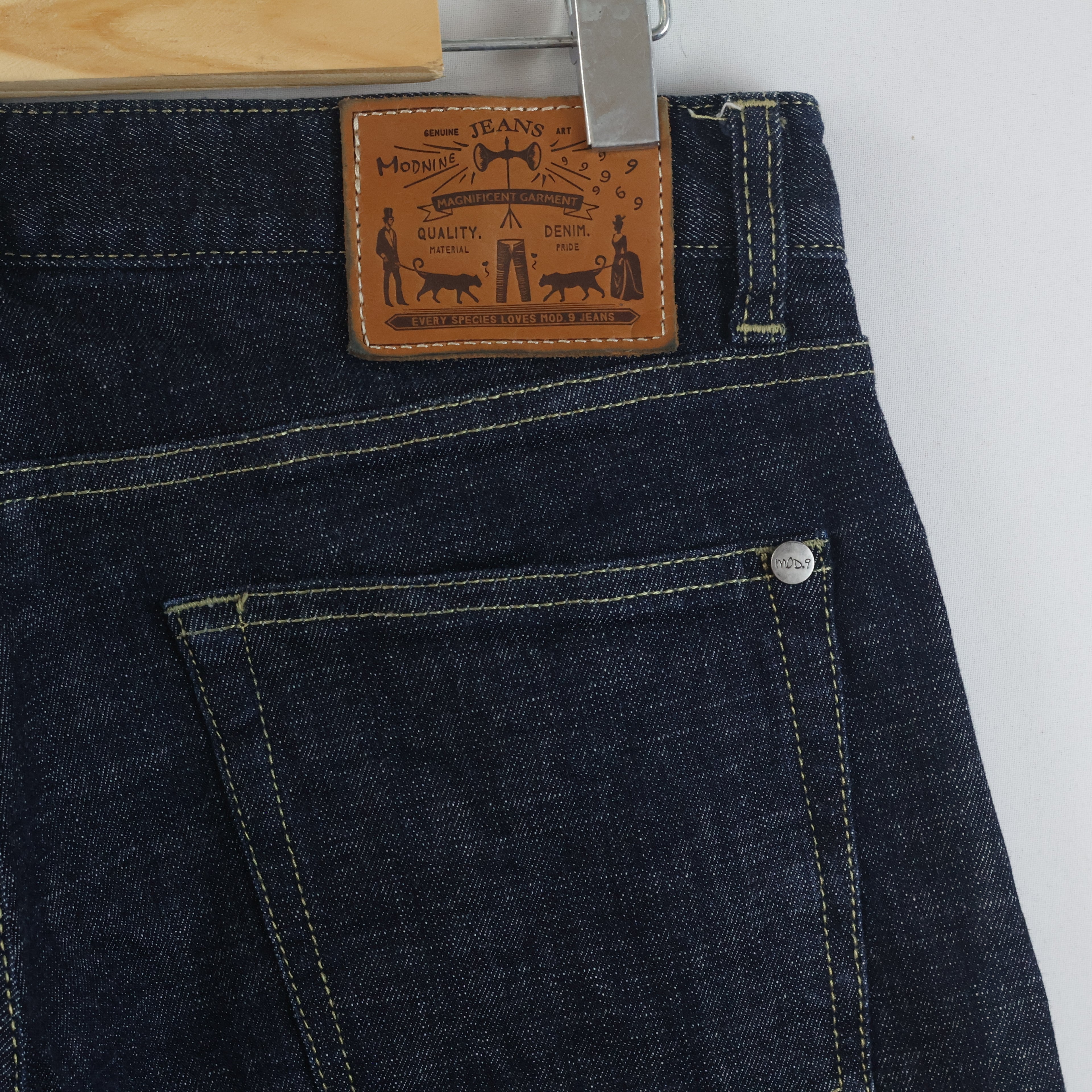 Thrifted MODNINE Dark Wash Straight Leg Denim Pants Waist:31-32/ J1111