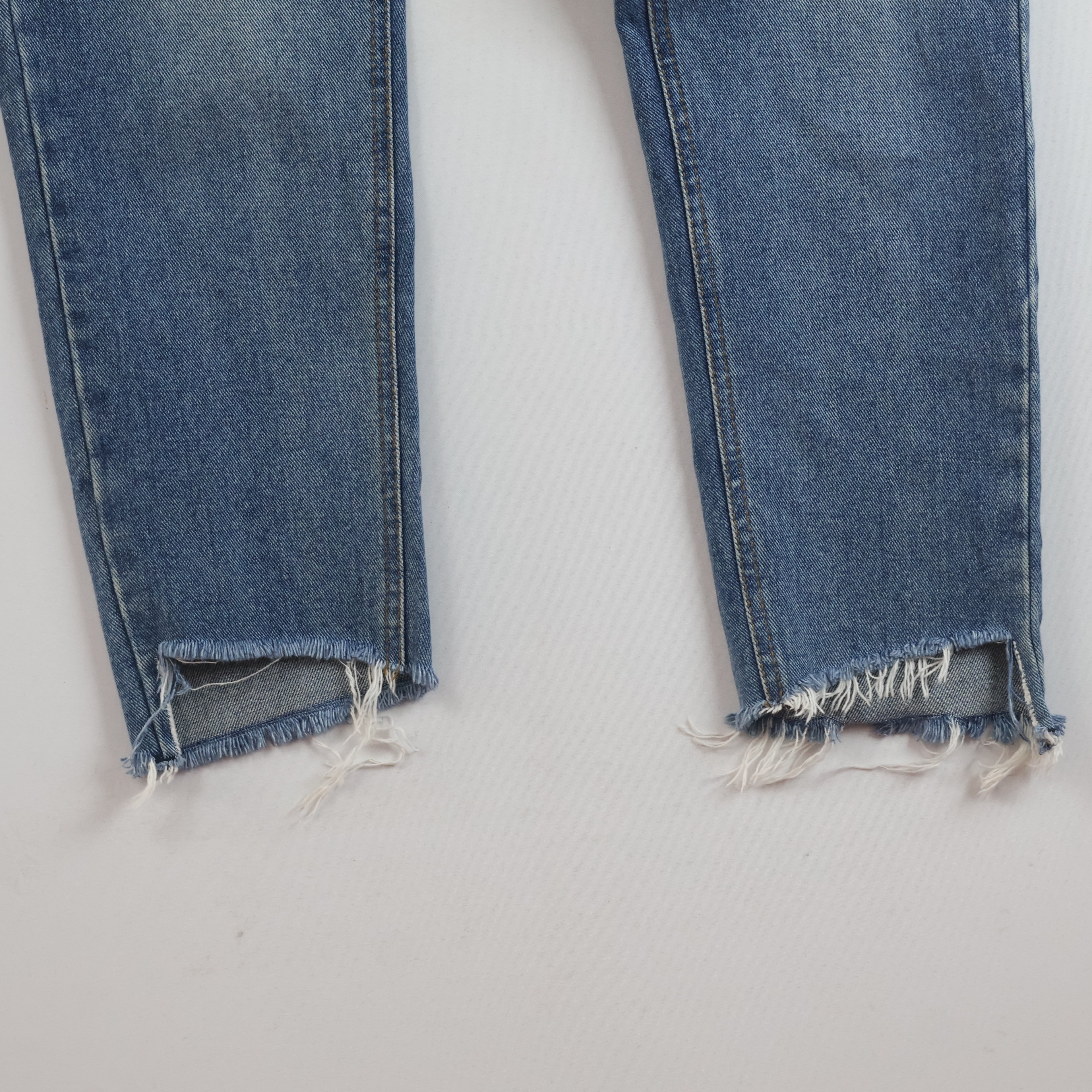 Public & Co. Premium Denim Light Wash Regular Fit Jeans Waist:30-32/ J1108