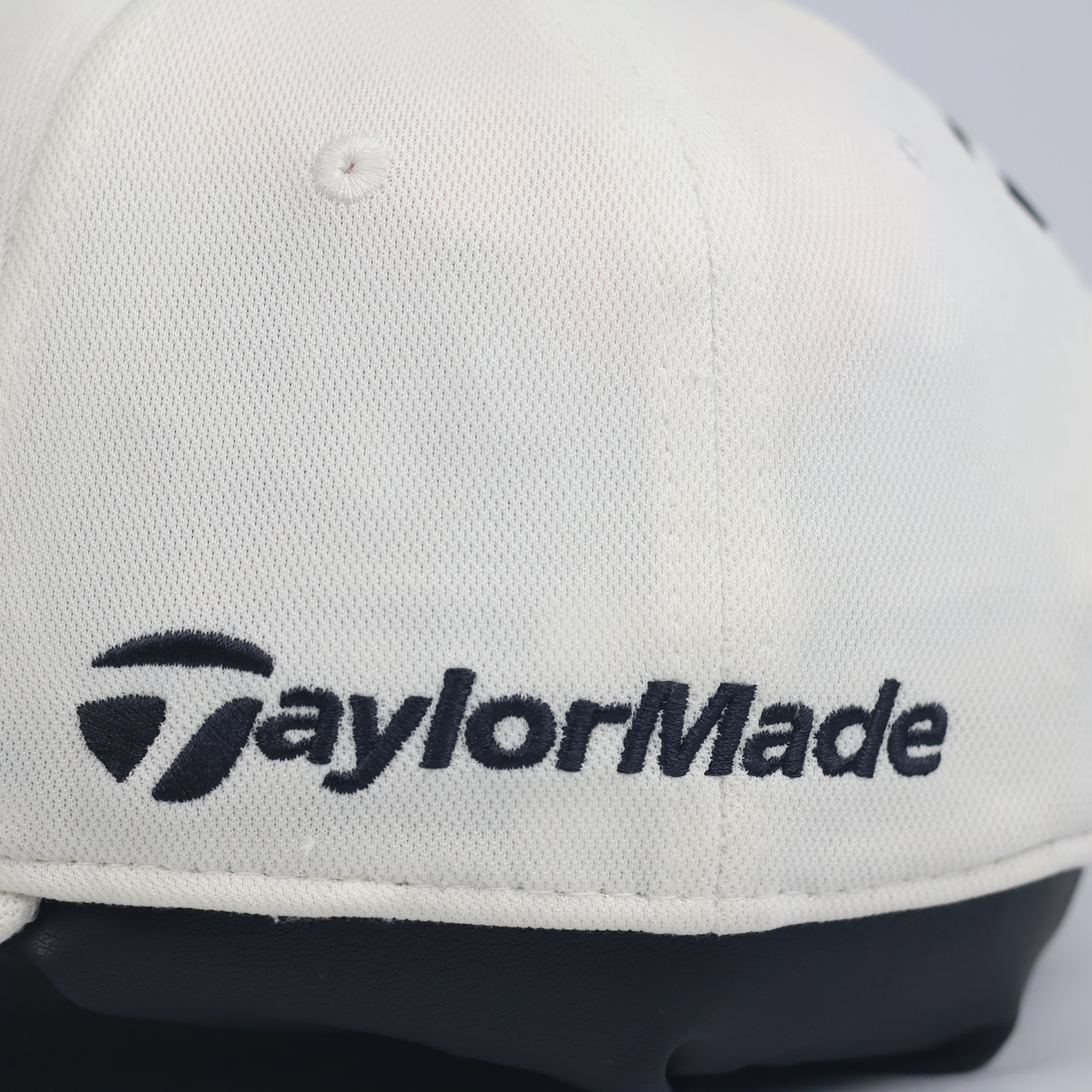 Thrifted TaylorMade Golf R15 Embroidered Off-White Tour Performance Hat - Black Underbrim